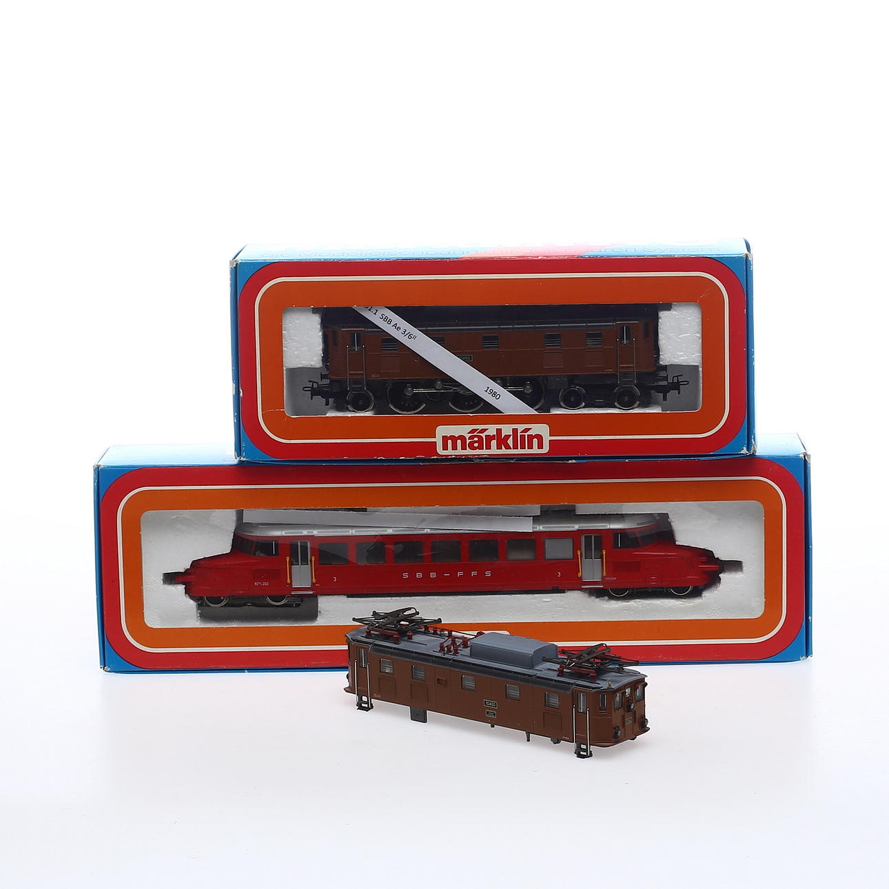 MÄRKLIN två lok Schweiz, 3125.1 och 3151.1. Med extra korg. Originalkartonger.