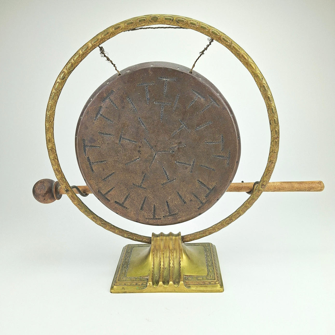 GONGGONG, metall, 1900-tal.