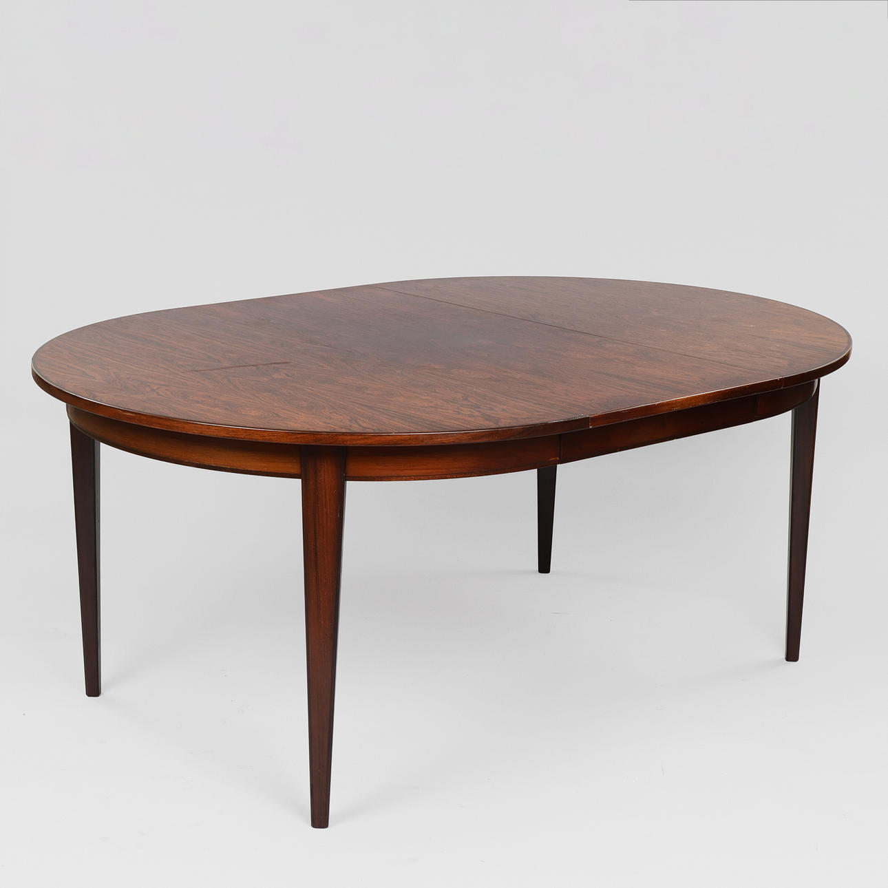 OMANN JUN. Round rosewood dining table with extension, Denmark, 1960s (2).