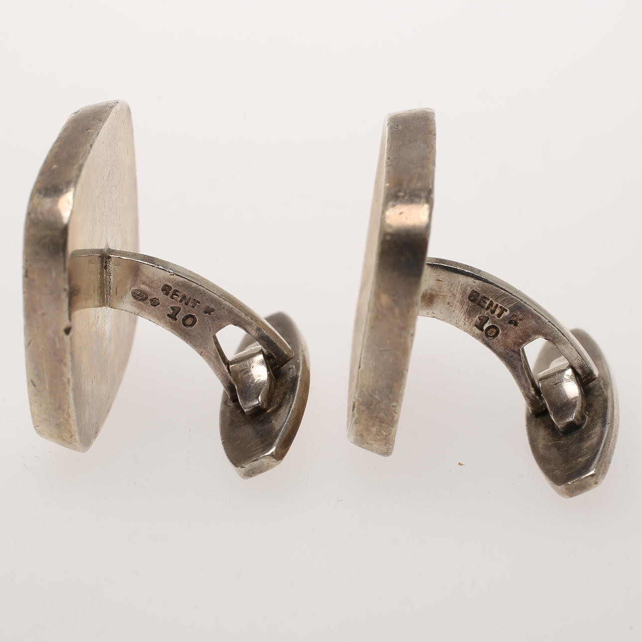MANSCHETTKNAPPAR, silver, Bent Knudsen.