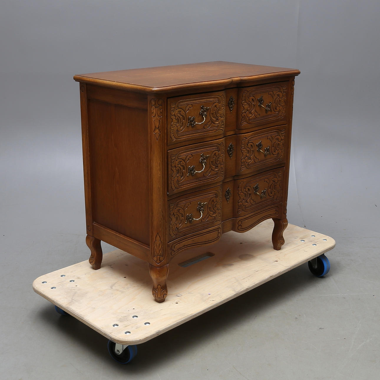 BYRÅ, barockstil, ek, 1900-talets första hälft.