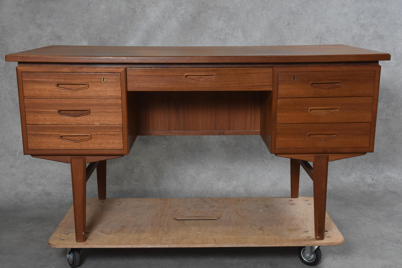 SKRIVBORD, med barskåp, Danmark 1960 tal.