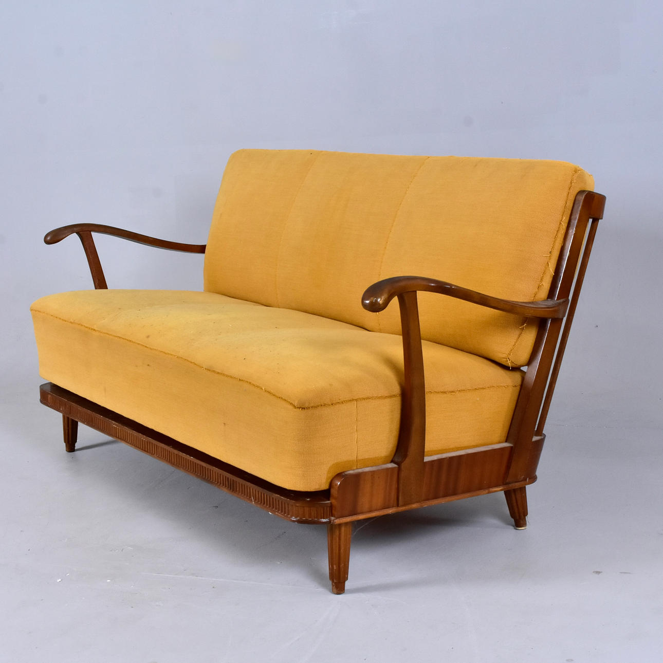 SVANTE SKOGH. Soffa, 1940-tal, Förenade möbelfabrikerna Linköping, brunbetsat trä, med textilklädda dynor.