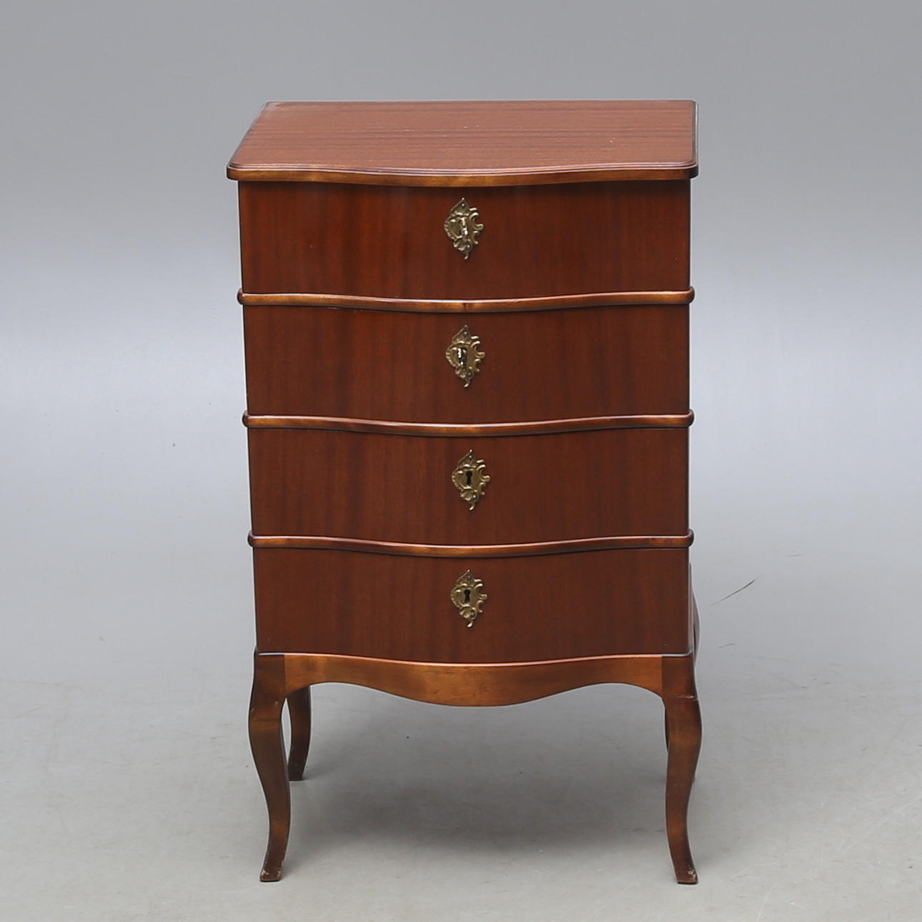 BYRÅ, LouisXV-stil, 1900-tal.