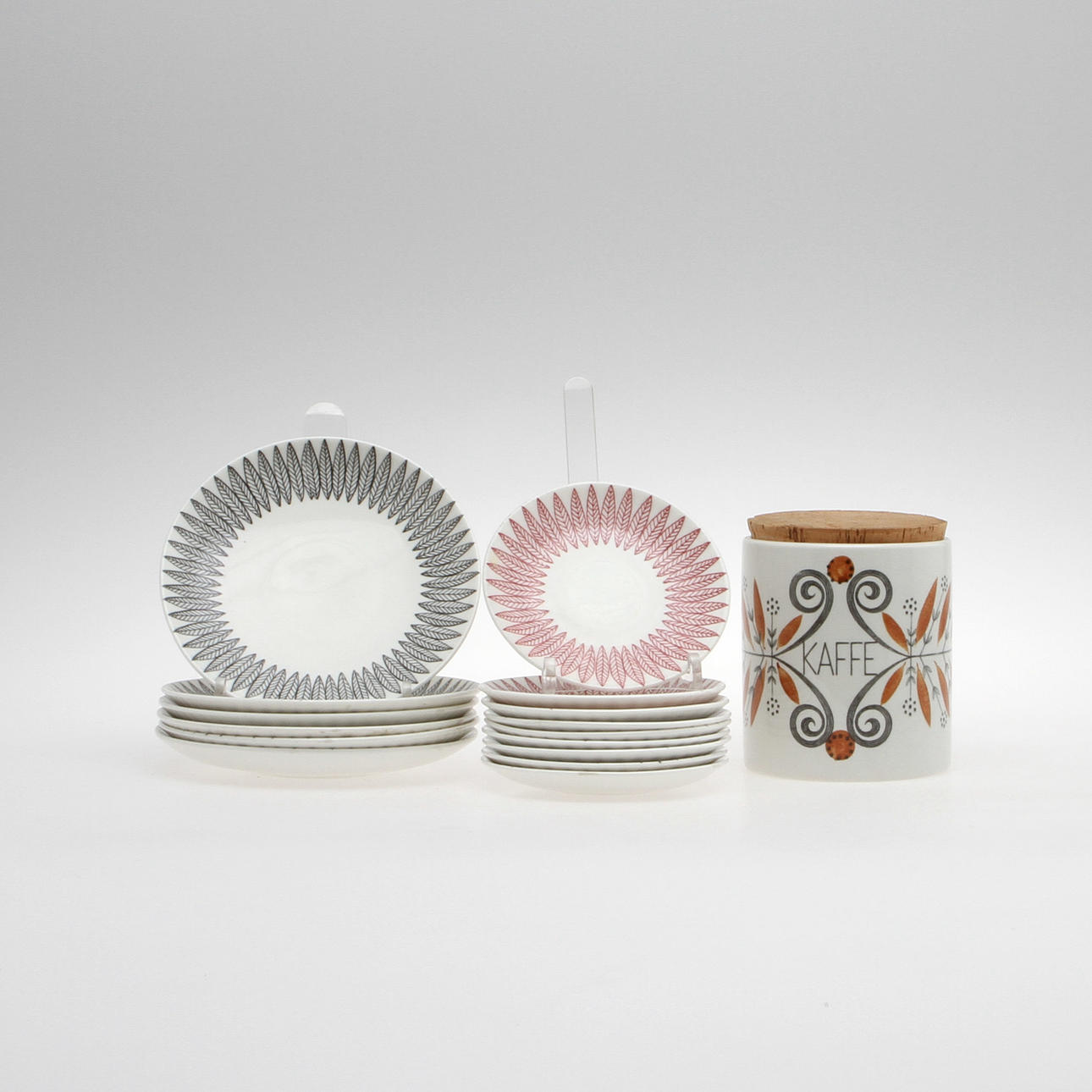 ASSIETTER, 6 st, "Salix", Gustavsberg samt KAFFEBURK, Rörstrand.