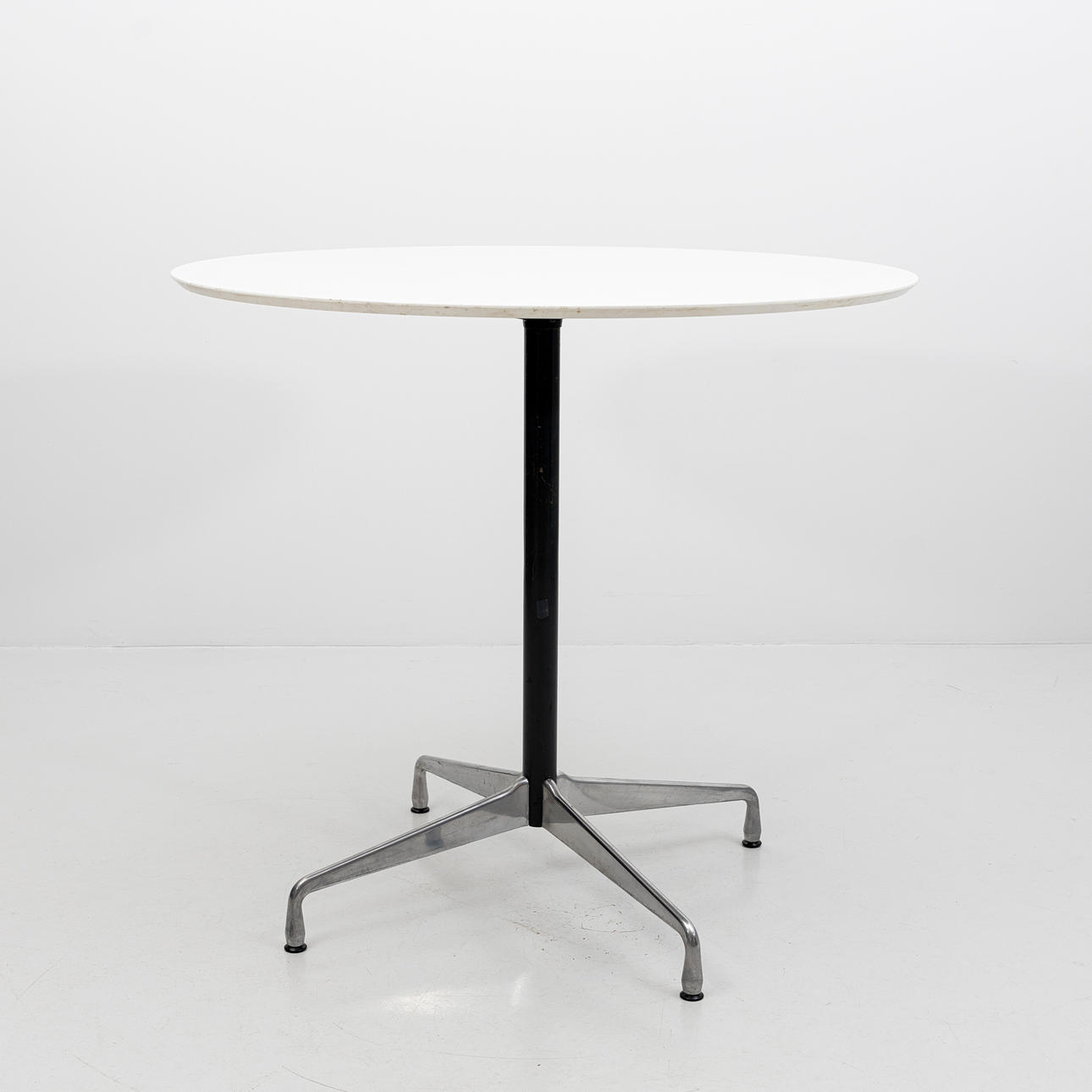 CHARLES & RAY EAMES. underrede, "Eames Segmented Tables", för Vitra, 2000-tal.