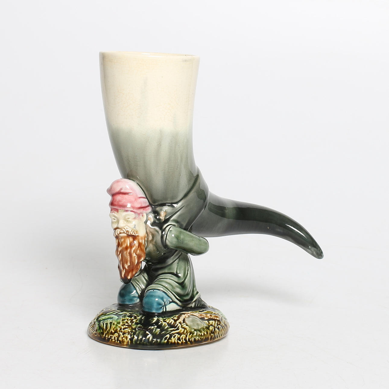 DRYCKESHORN, majolika, tomte med ymnighetshorn, Rörstrand, 18/1900-tal.