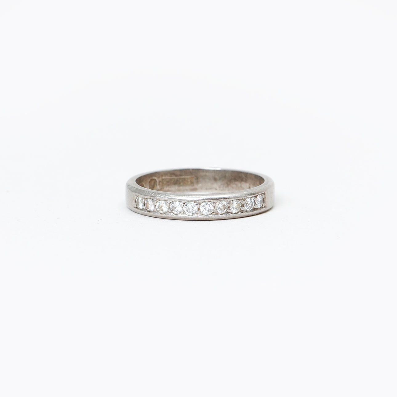 RING, 18k vitguld och diamanter, vikt ca 4 gram.
