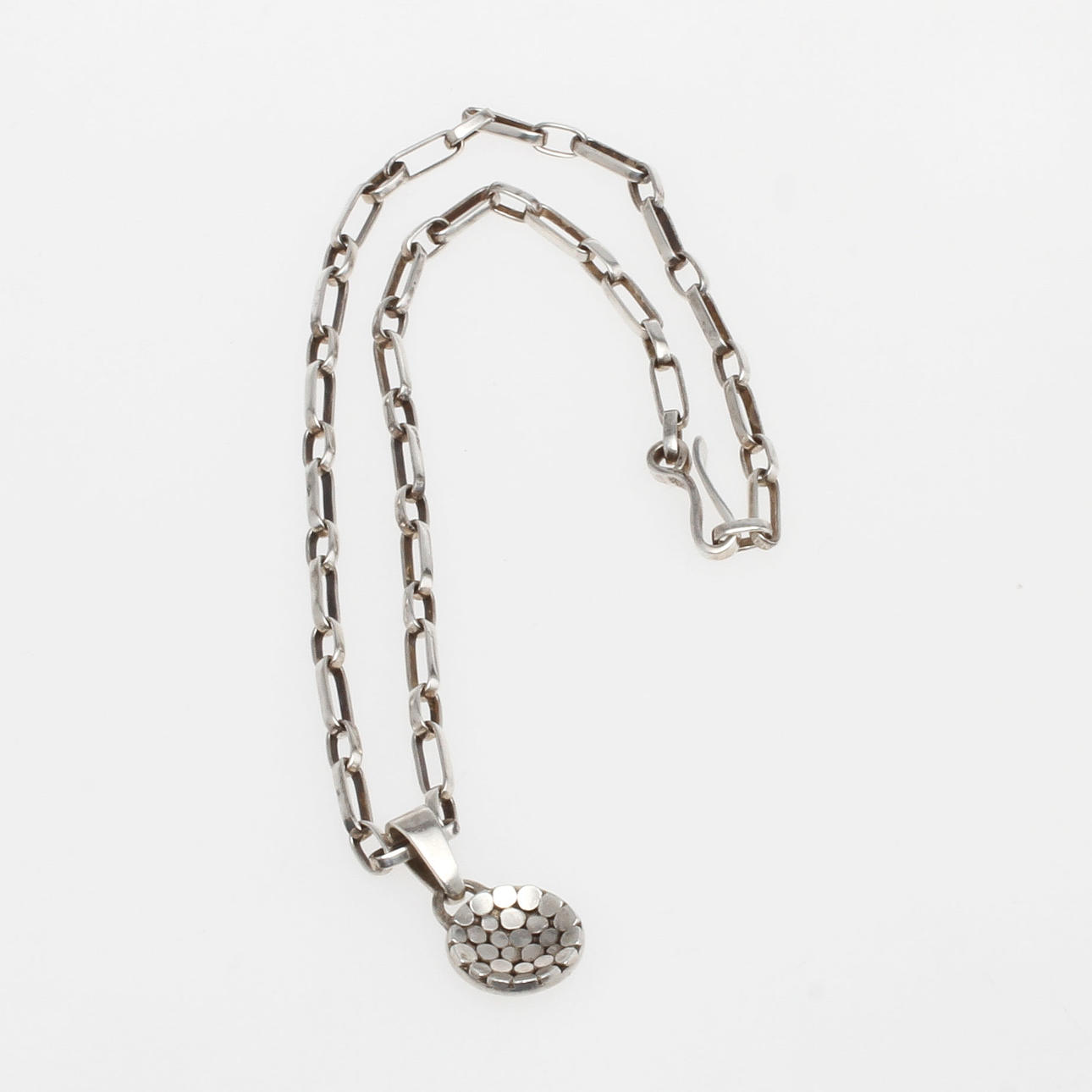 SVEN-ERIK HÖGBERG. Collier med hänge, sterlingsilver, Göteborg 1984 och 1994. Vikt ca 21 gram.