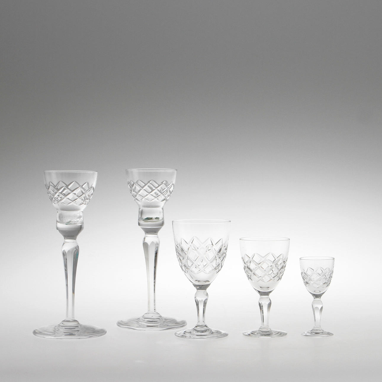 GLASSERVIS "KAROLINA", 29 delar. Gunnar Cyrén för Orrefors.