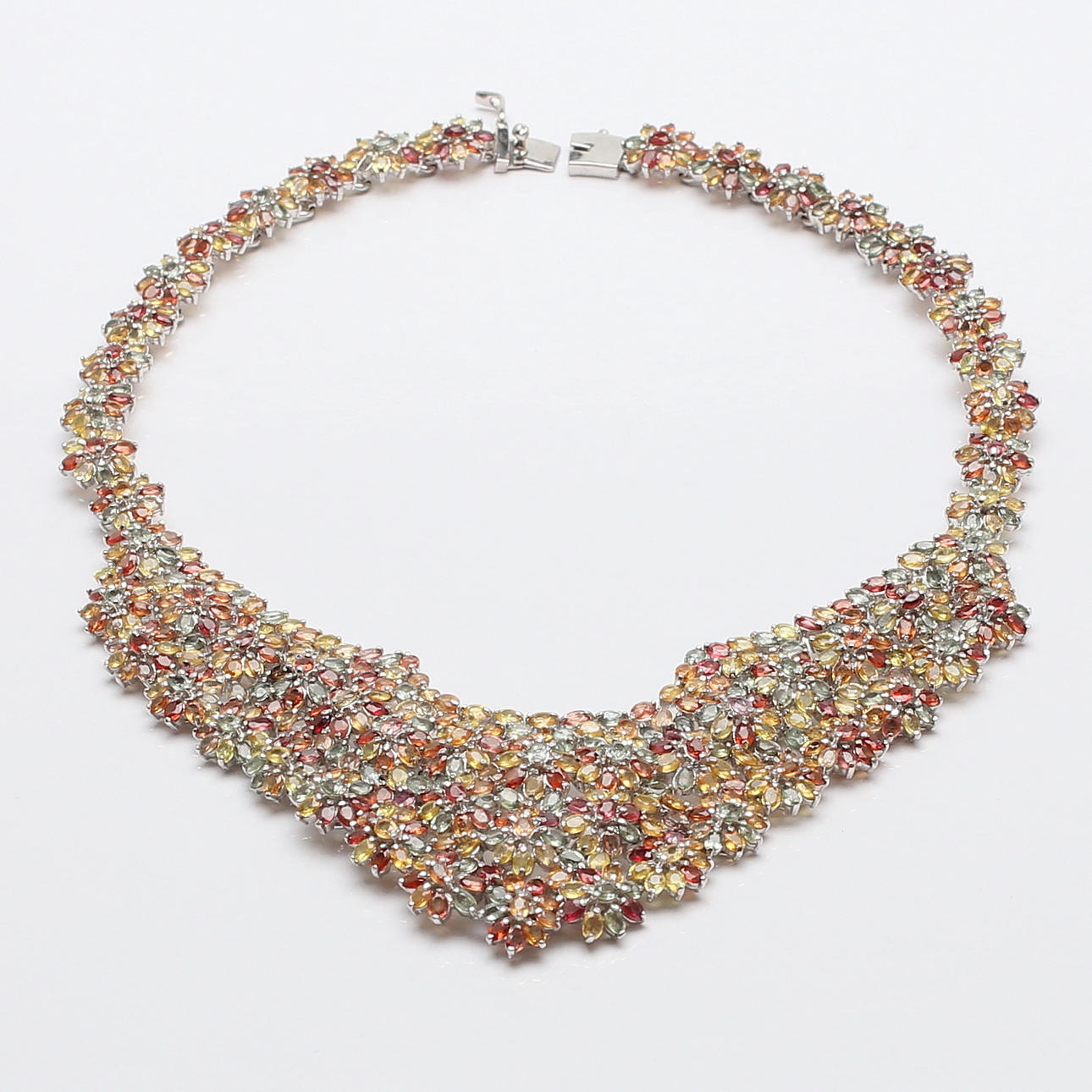 COLLIER, sterlingsilver med safirer, totalvikt 123,99 gram.