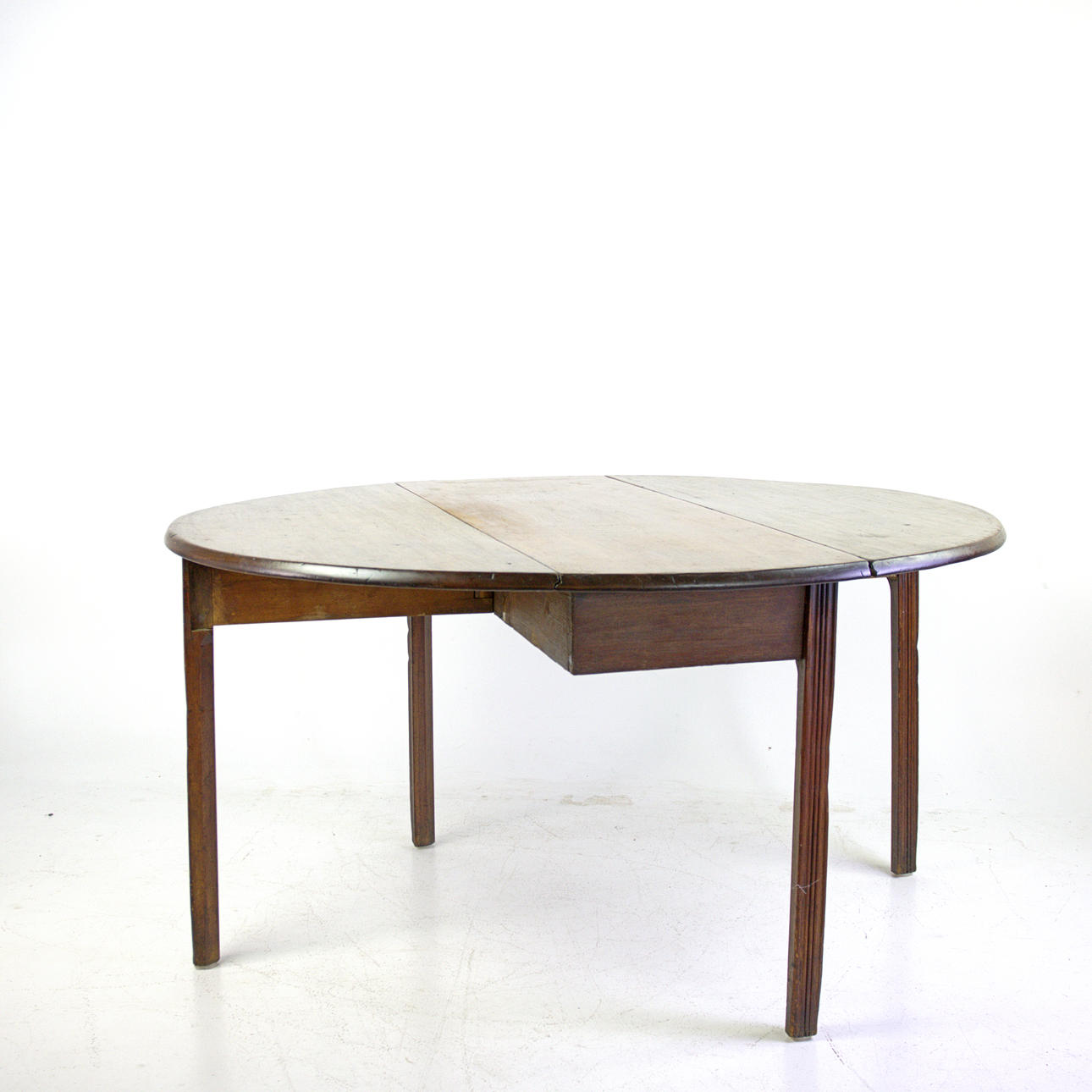 KLAFFBORD, mahogny, ciselerade ben, 18/1900-tal.