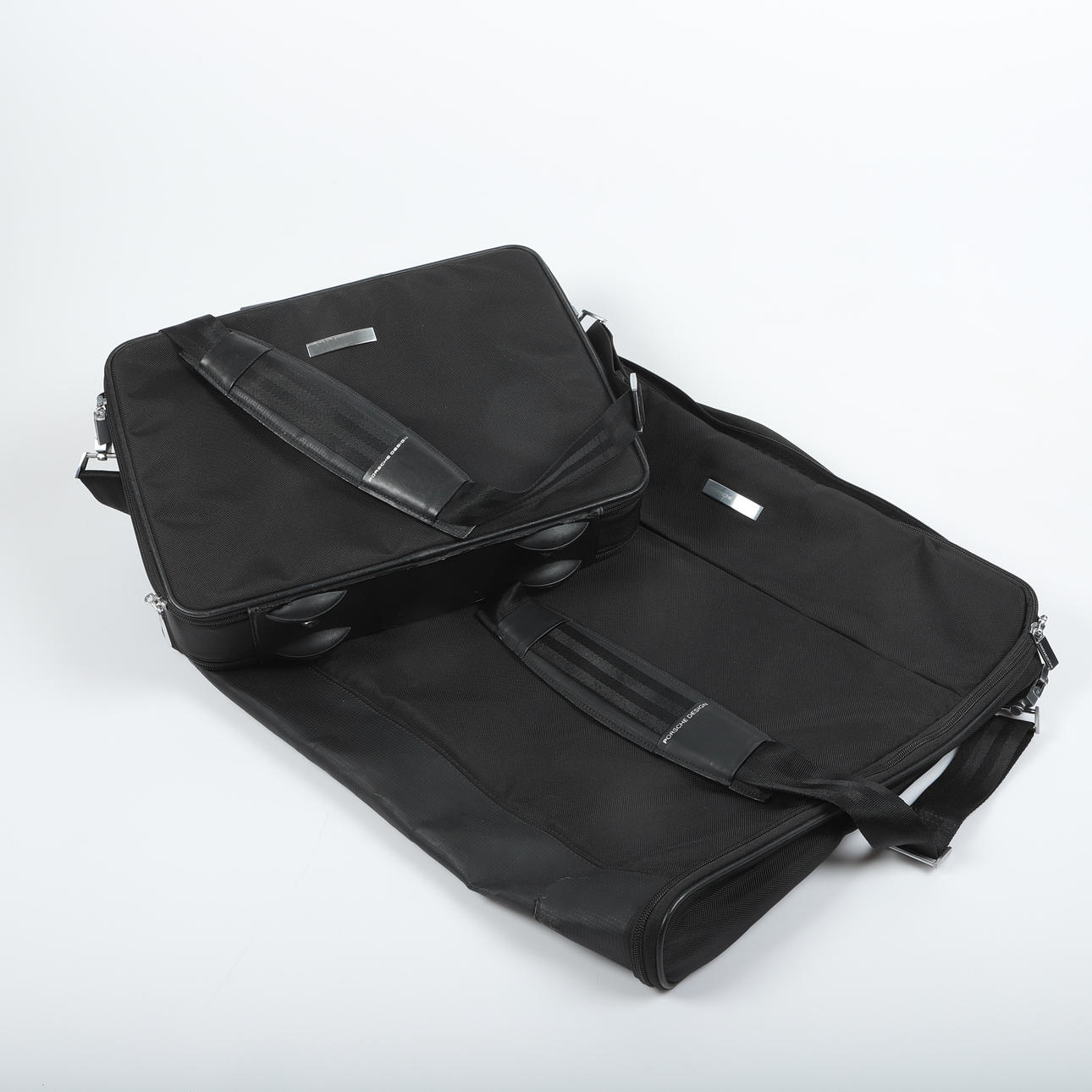 DATORVÄSKA OCH RESEGARDEROB, textil, Porsche Design.