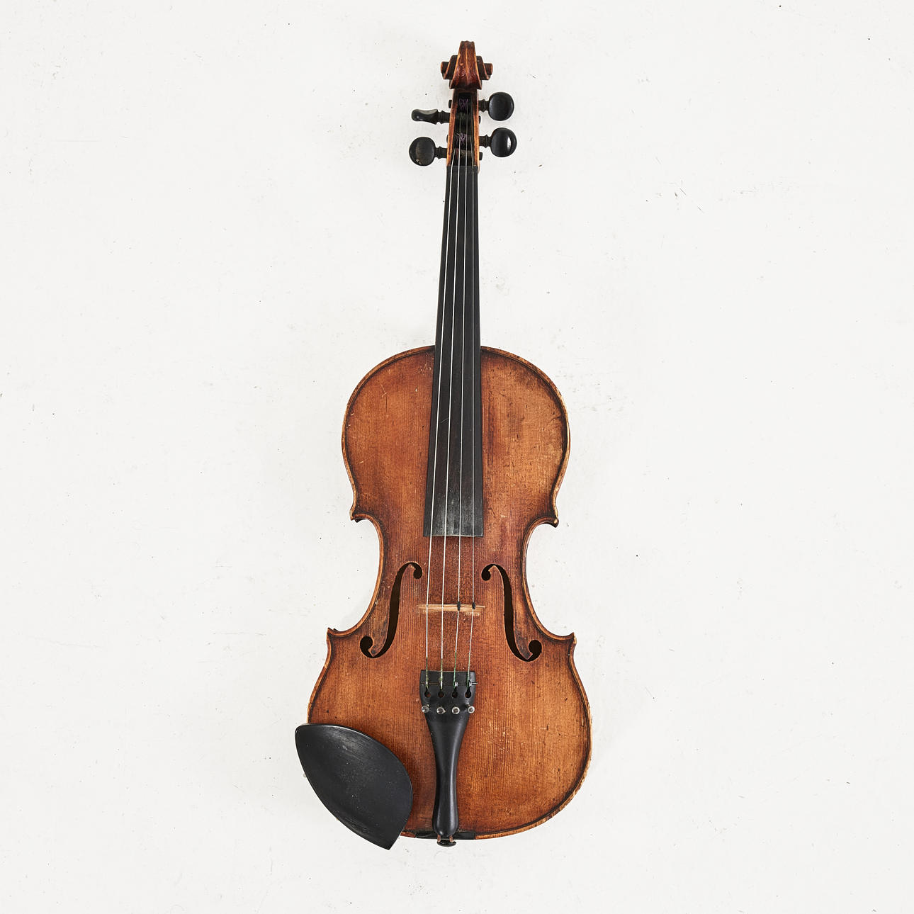 FIOL MED STRÅKE, byggd av Arne Skog, daterad 1965.