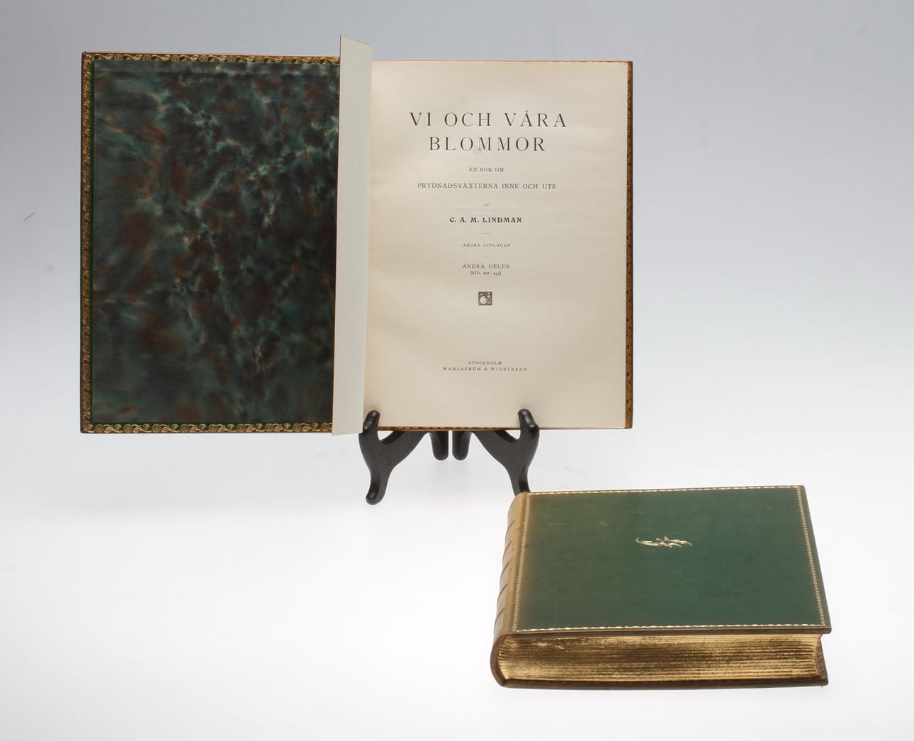 BÖCKER, 2 st, "Vi och våra blommor", CAM Lindman, Stocholm 1929.