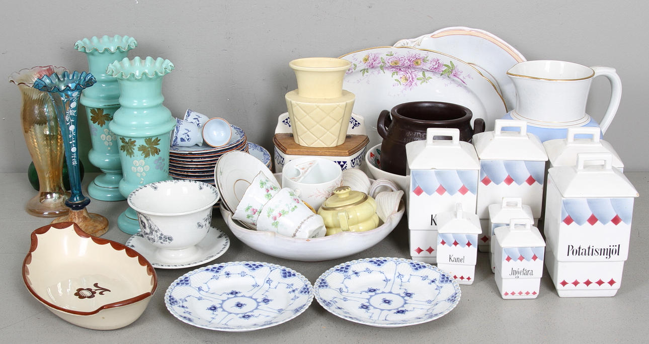 KERAMIK och GLAS, bl.a.Gustavsberg, "Ostindia" Rörstrand, Stavangerflint, Royal Copenhagen.