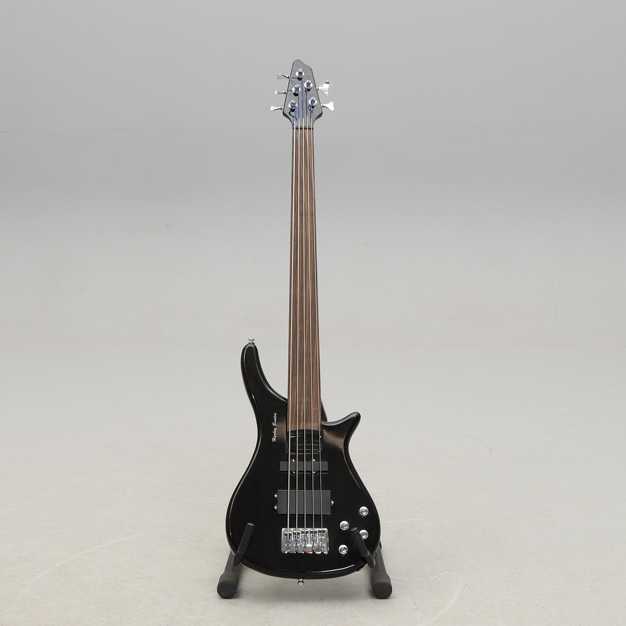 ELECTRIC BASS, Harley Benton, 5-string, fretless.