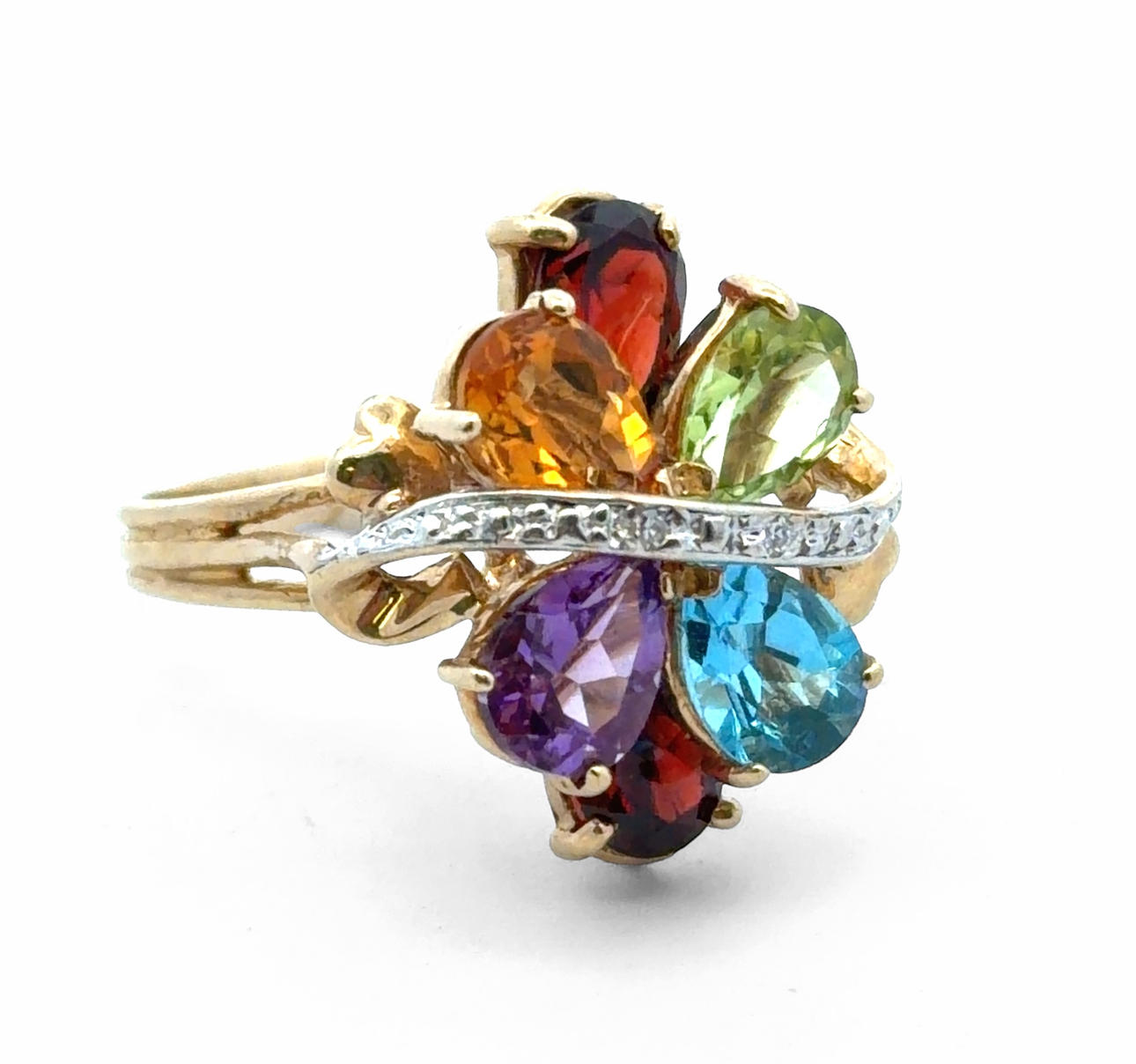 A MULTI-GEMSTONE 9CT GOLD RING.