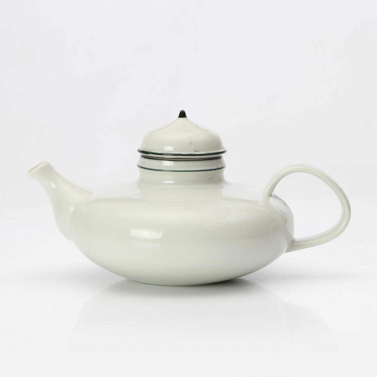 INGER PERSSON. TEAPOT. Porcelain. "Pop", Rörstrand. Marked underneath.