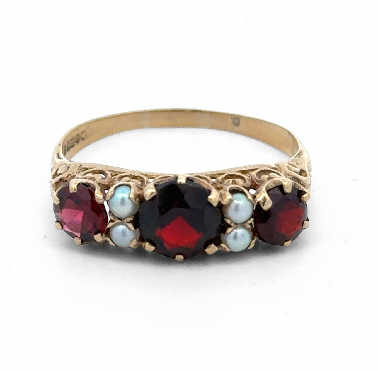 A GARNET AND PEARL RING.