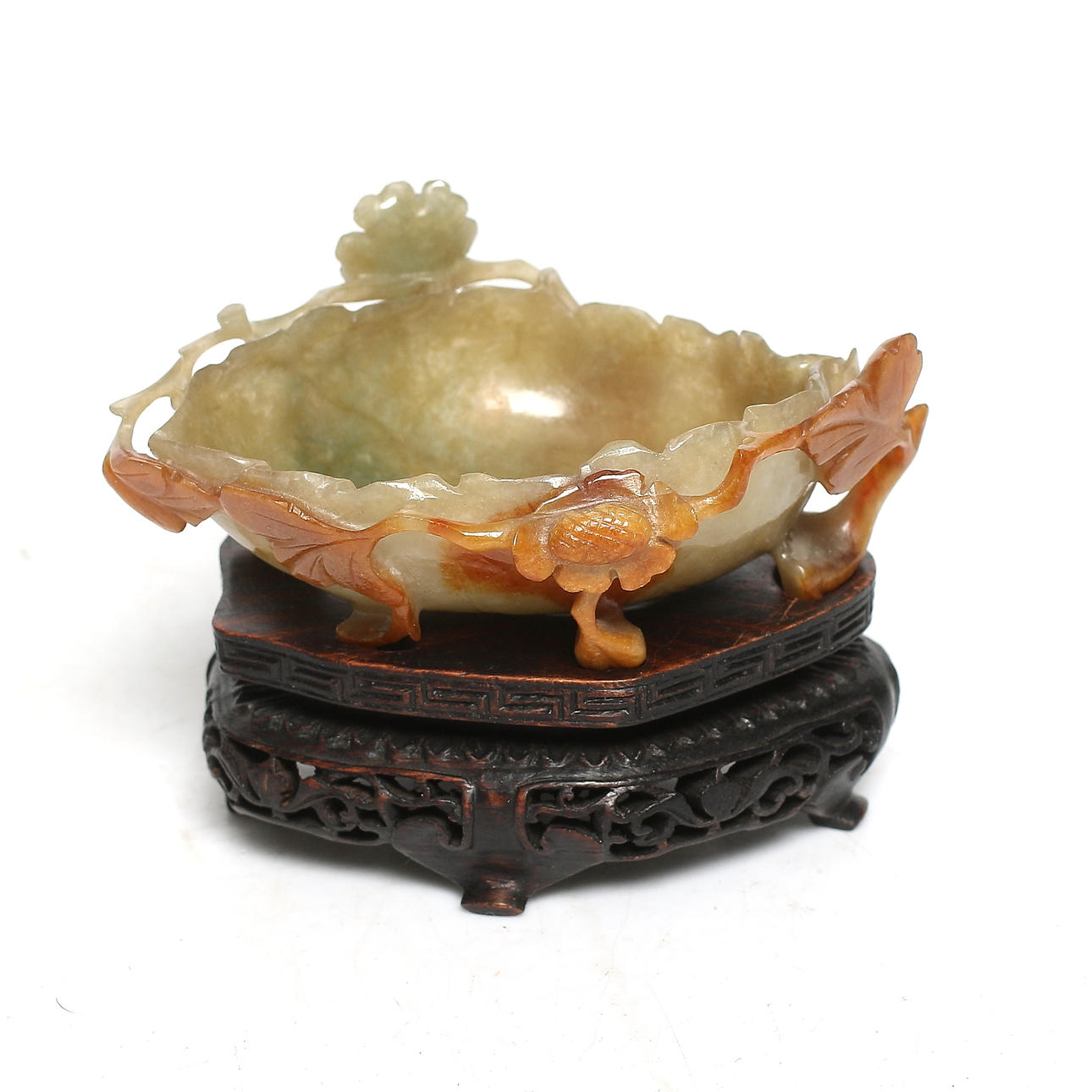 VINOFFERSKÅL på STÄLLNING, jade och trä, Kina, 18/1900-tal.