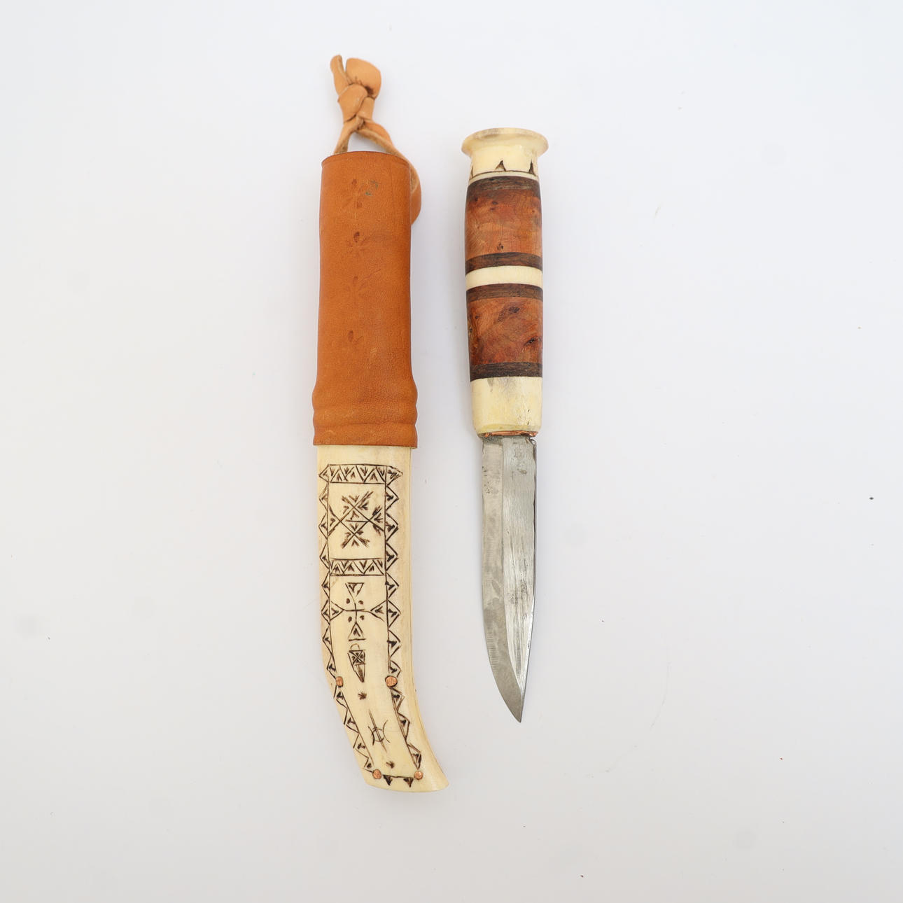 KNIFE WITH SHEATH, Horn and leather, signed BW dated 92.