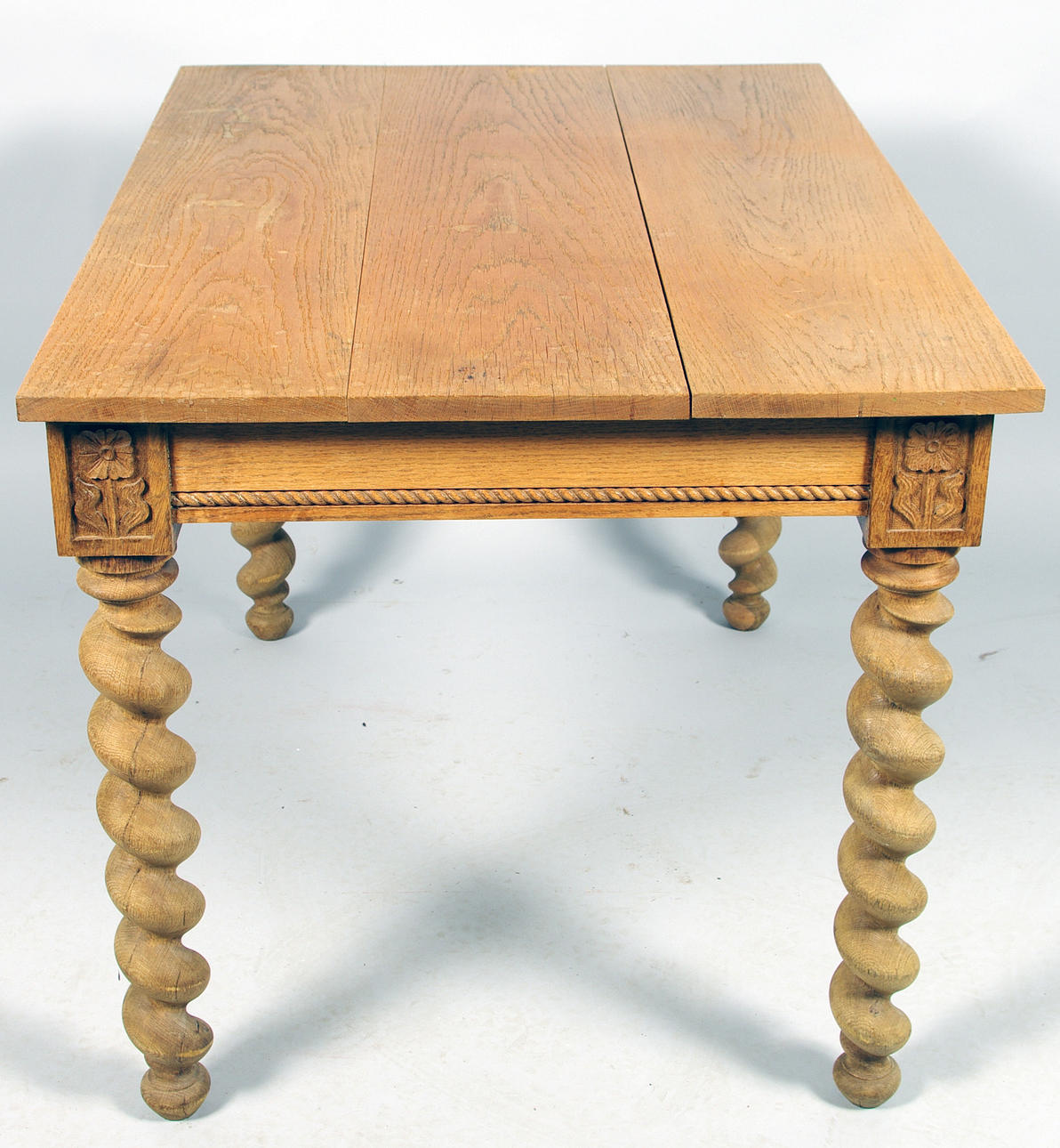 MATBORD, ek med slungade ben, 1900-tal.