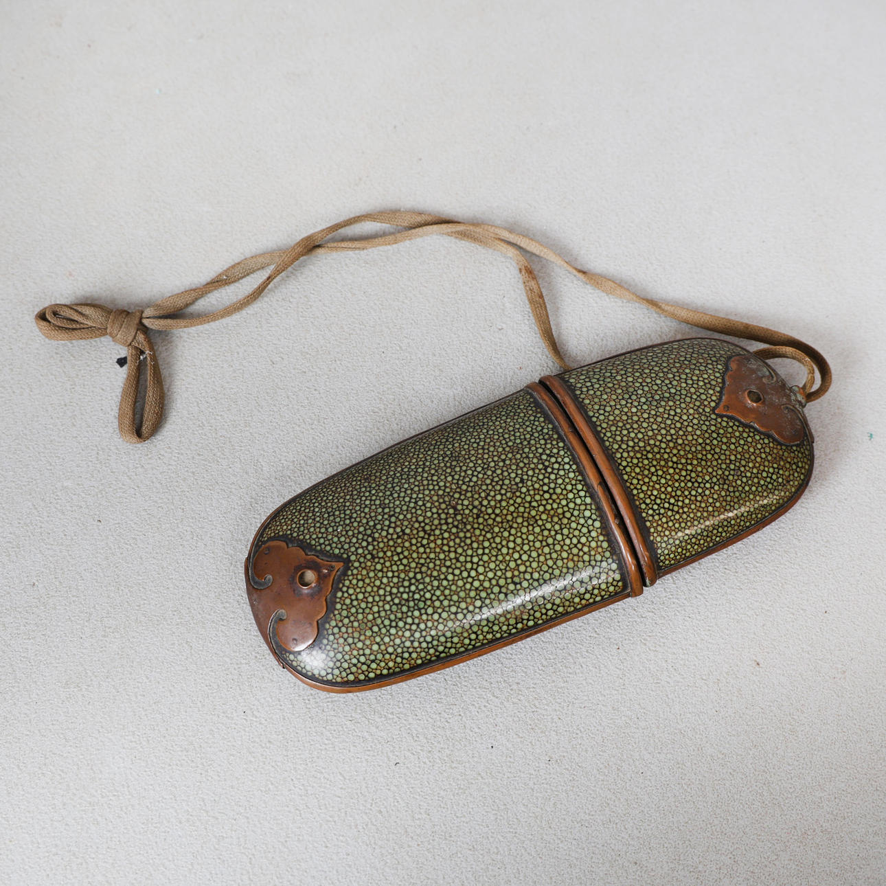 A JAPANESE SHAGREEN INRO, MEIJI PERIOD. Asiatica - Other - Auctionet