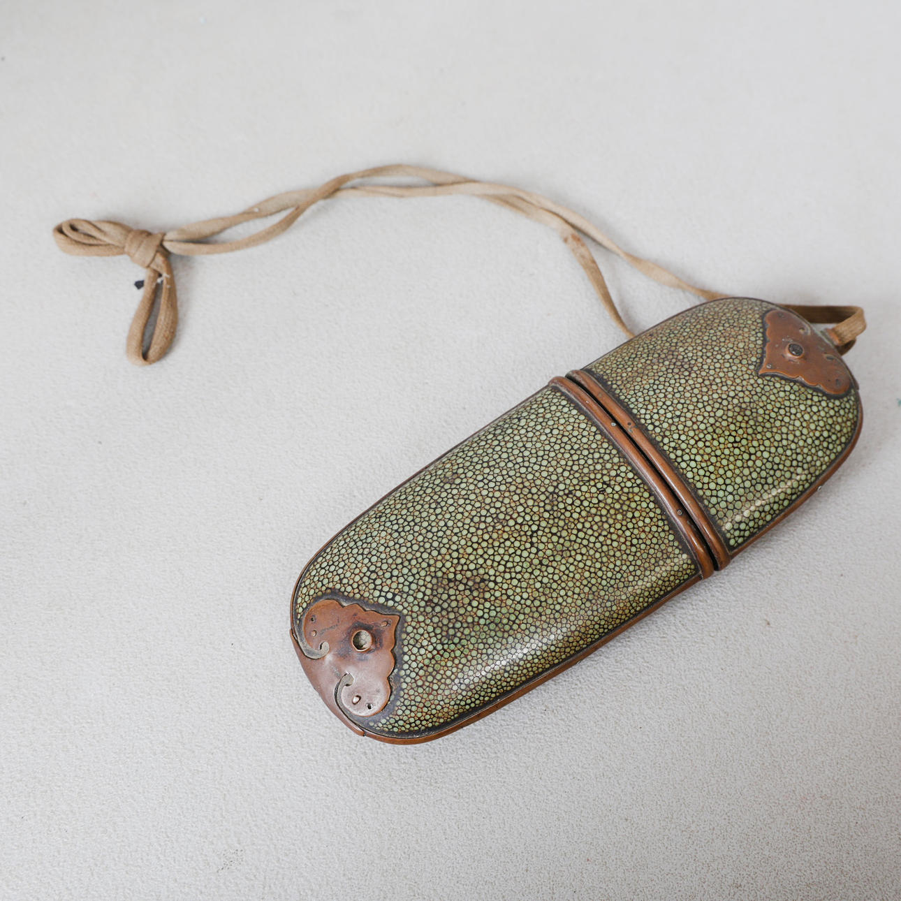A JAPANESE SHAGREEN INRO, MEIJI PERIOD. Asiatica - Other - Auctionet