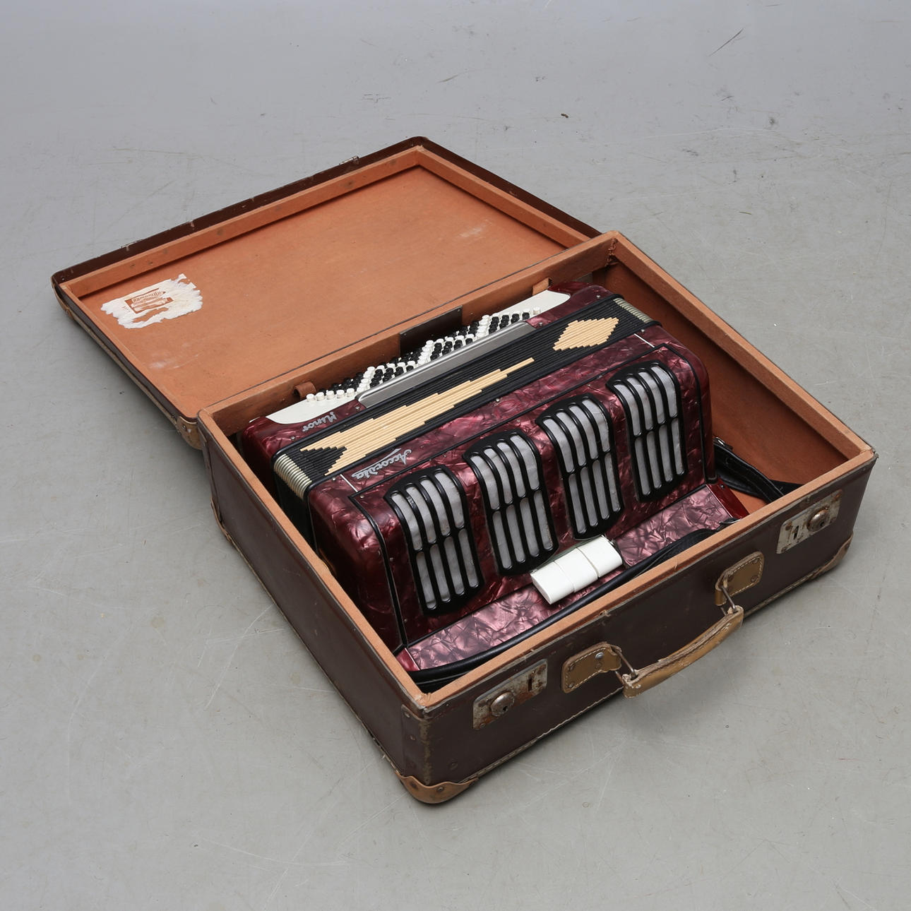 KNAPPDRAGSPEL, 4-radigt, Accordia.