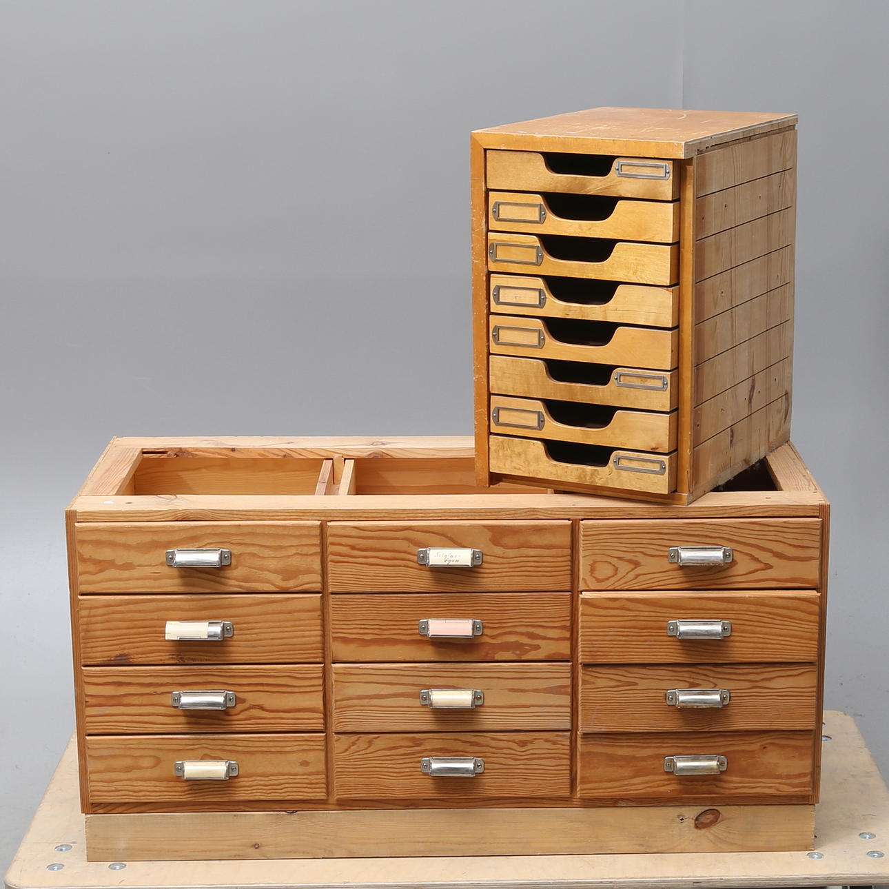 BYRÅER/DOKUMENTMÖBEL, 2 delar, 1900-tal.