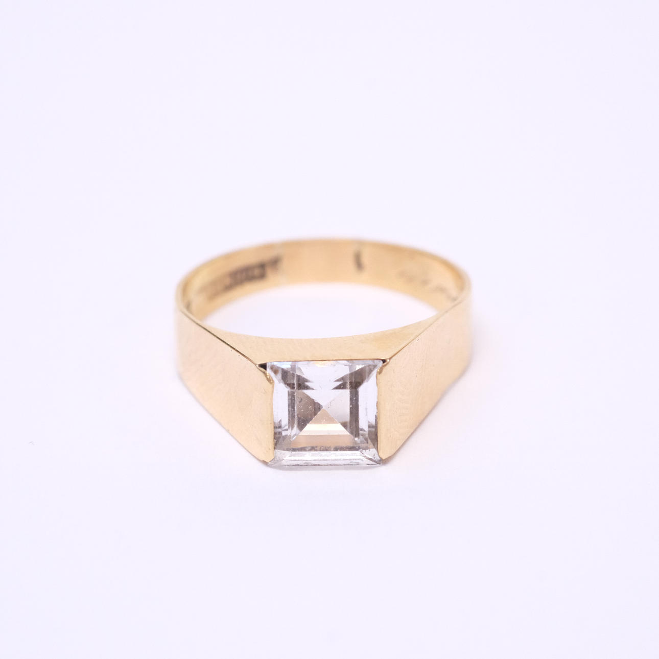 RING MED STEN, 18K GULD.