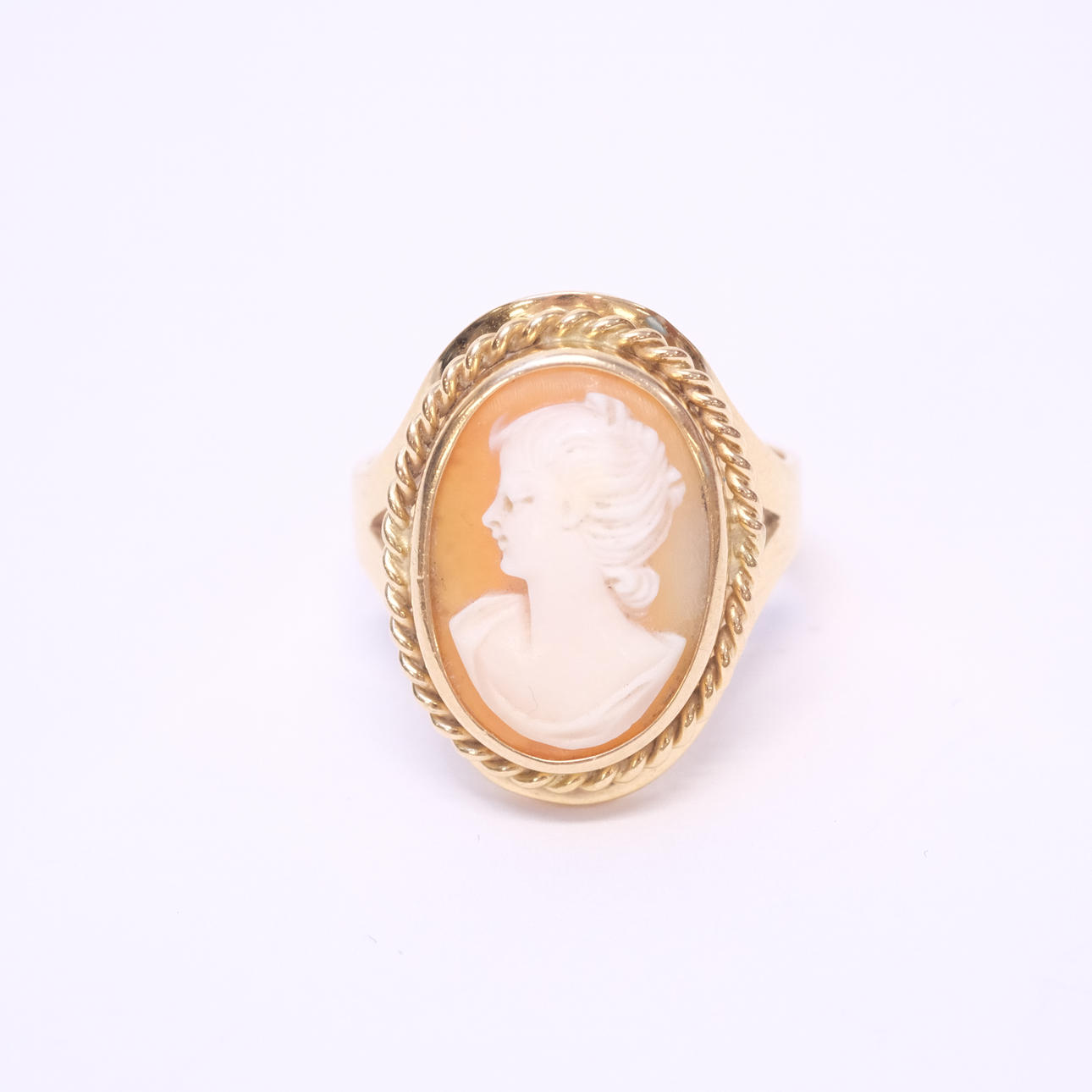RING MED CAME, 18K GULD.