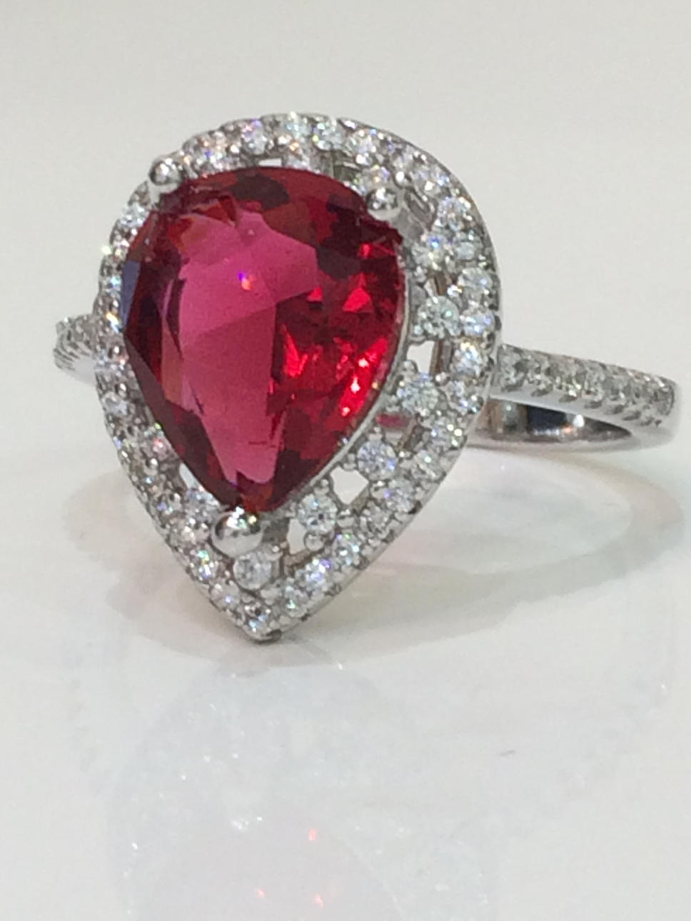 PÄRONFORMAD RÖD STENRING.