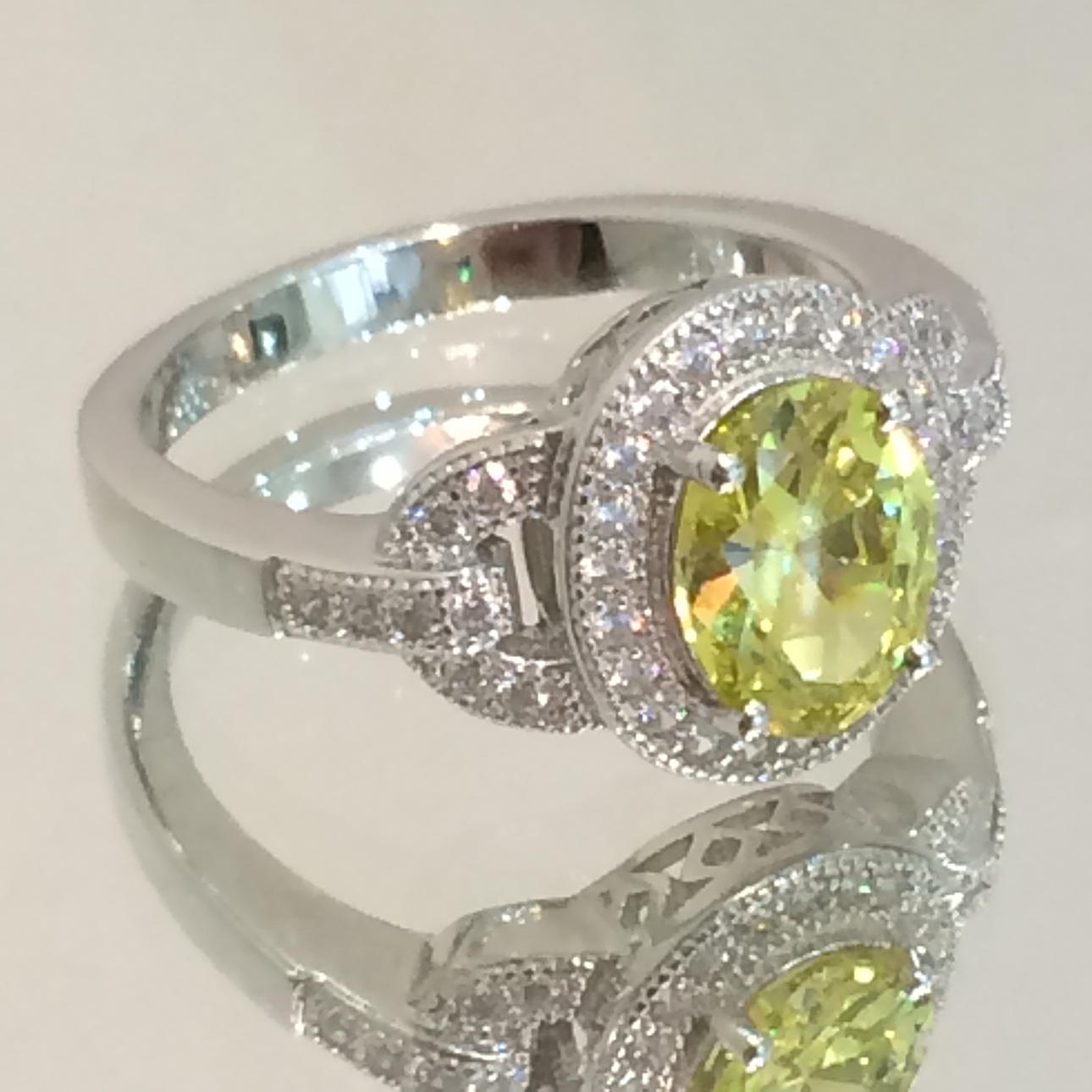 ART DECO-STIL RING.