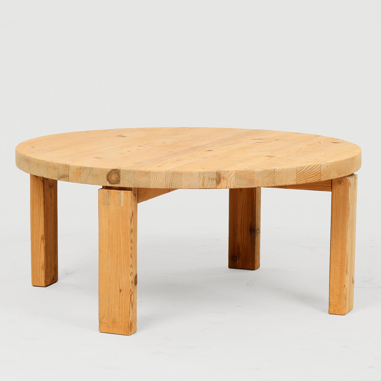 Circular coffee table in solid mortise and tenon jointed pine, 1970s-80s.