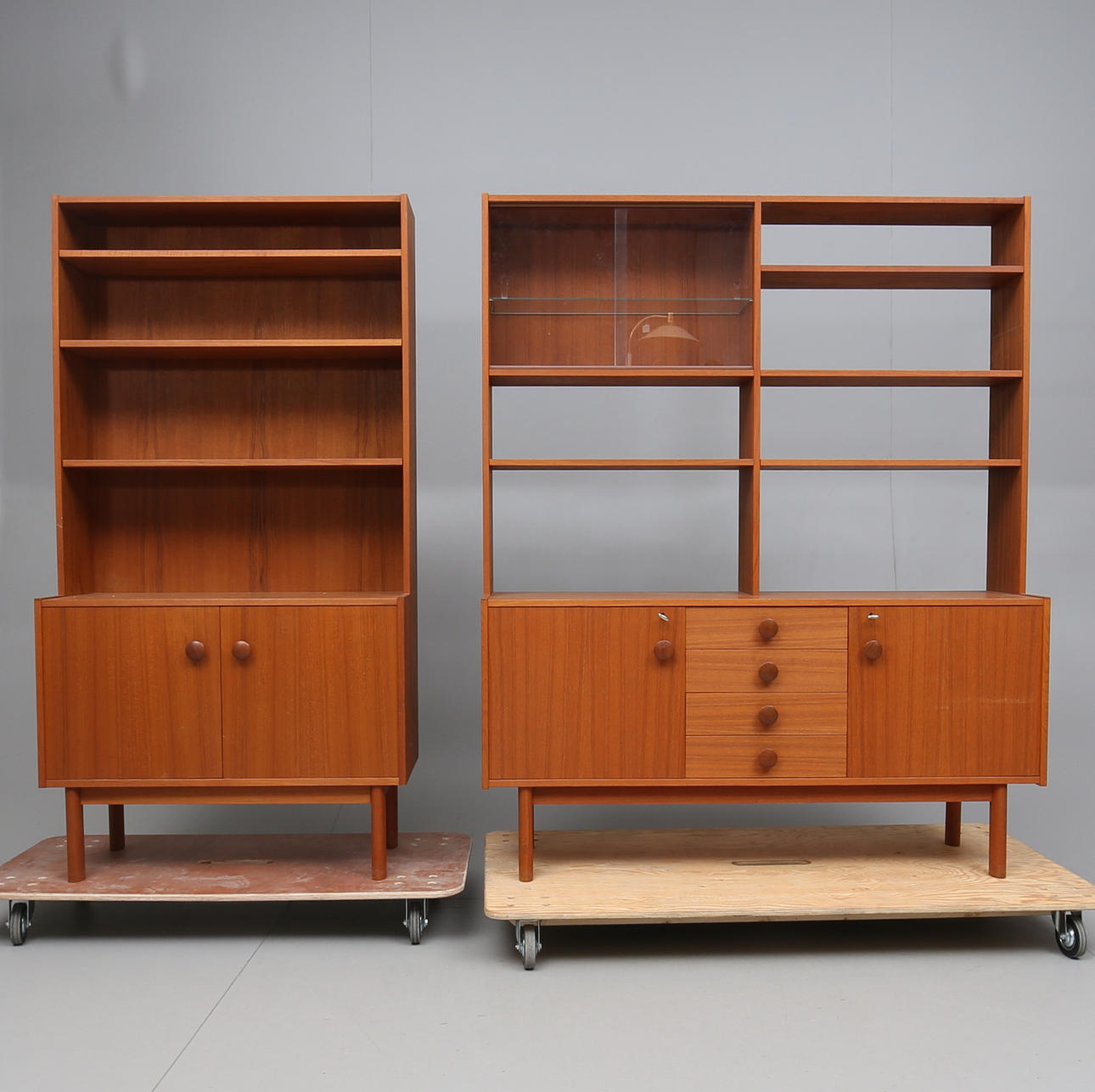 SKÅP/BOKHYLLOR, 2 st, 1900-talets mitt.