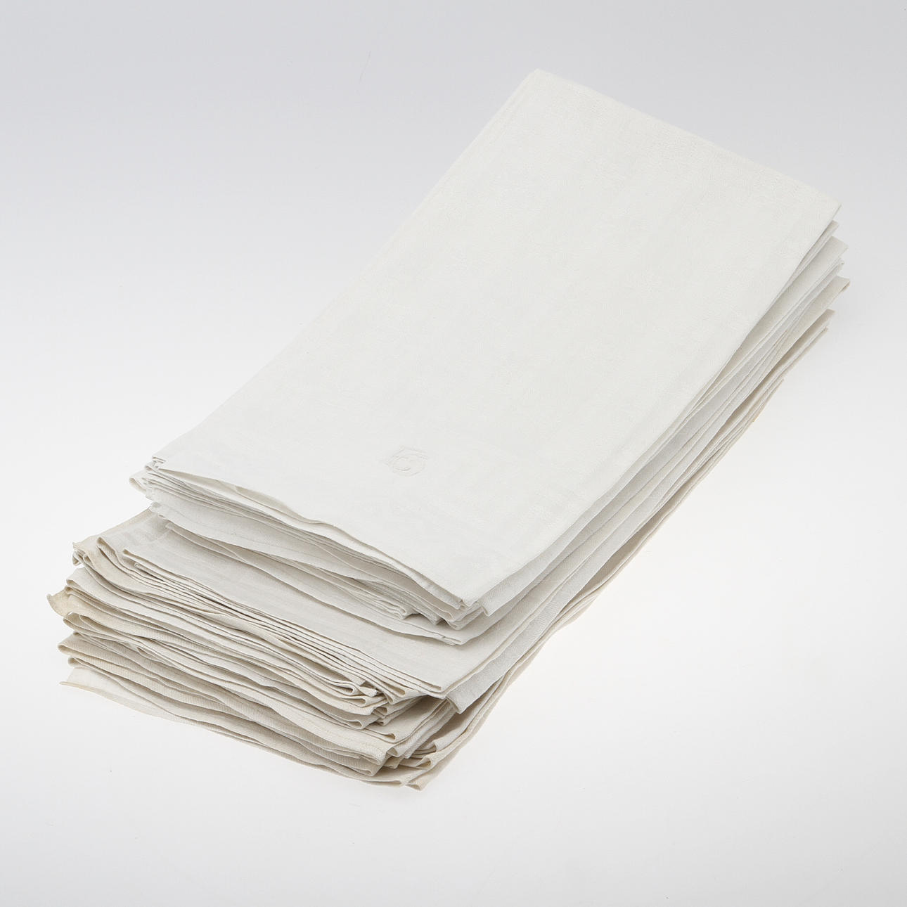 LINNEHANDDUKAR, 21 st, snarlika, 1900-talets första del.