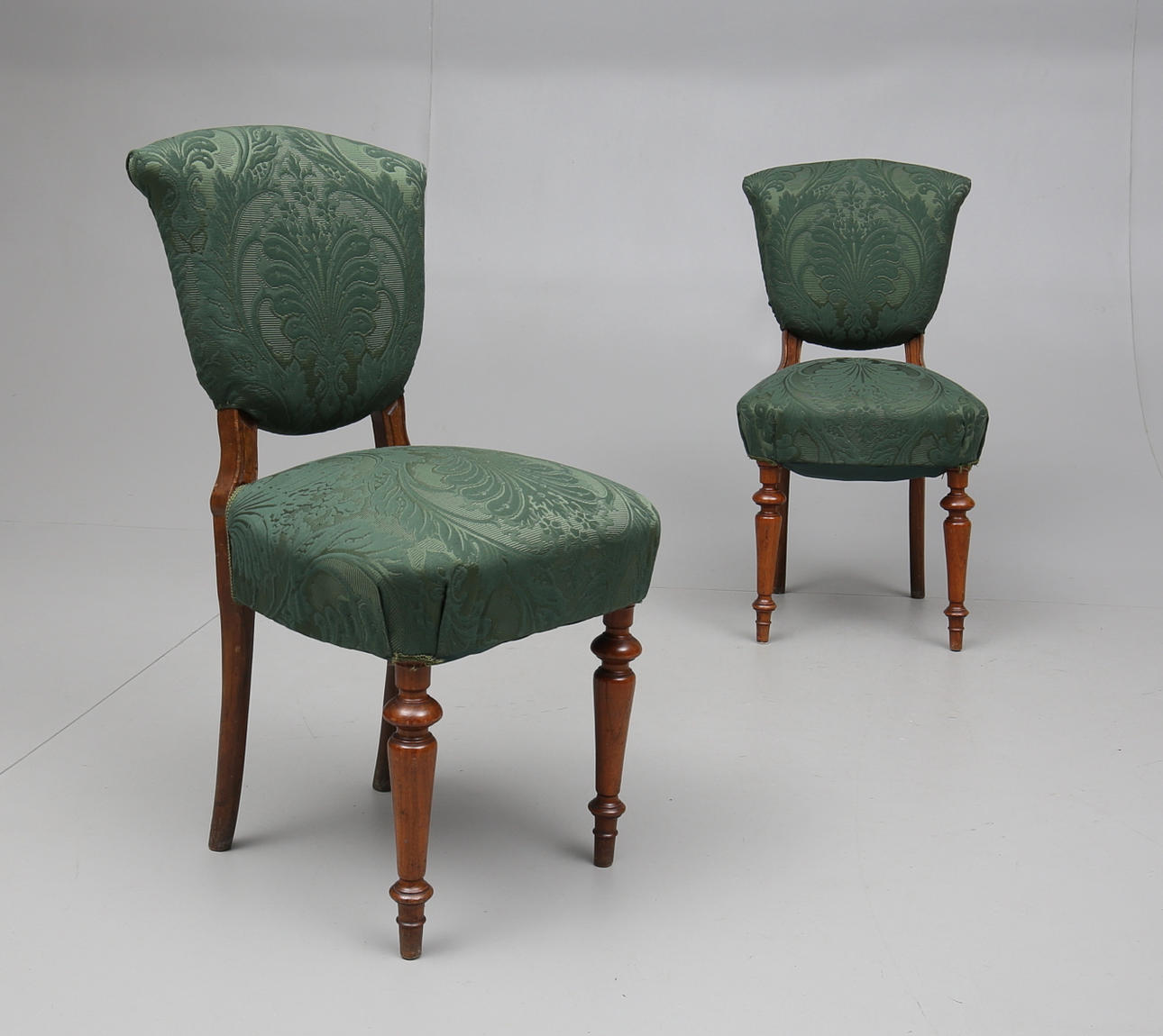 STOLAR, ett par, nyrenässans, 1800-tal.