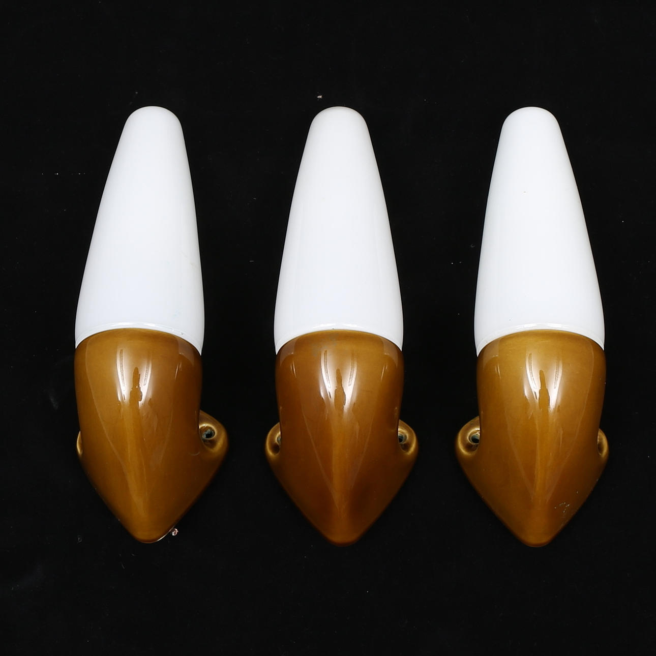 BADRUMSLAMPOR, 3 st, glas/keramik, design troligen Sigvard Bernadotte, 1960/70-tal.