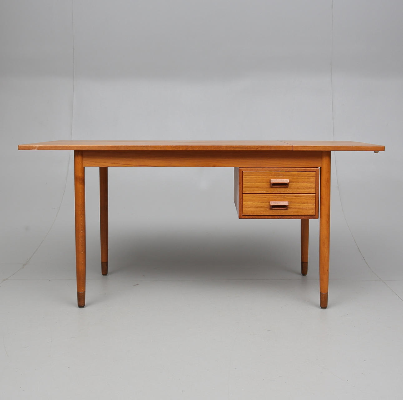 SKRIVBORD, 1900-talets mitt.