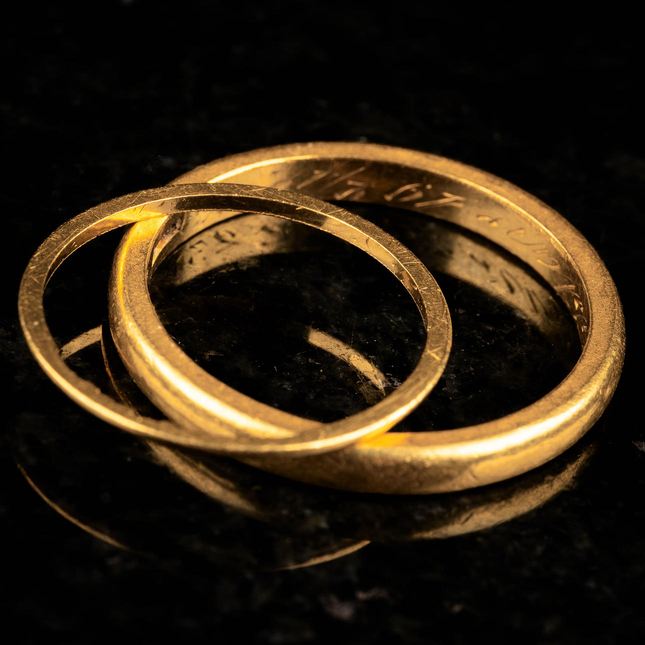 RING, 2 st, Guld 23k, 1900-tal.