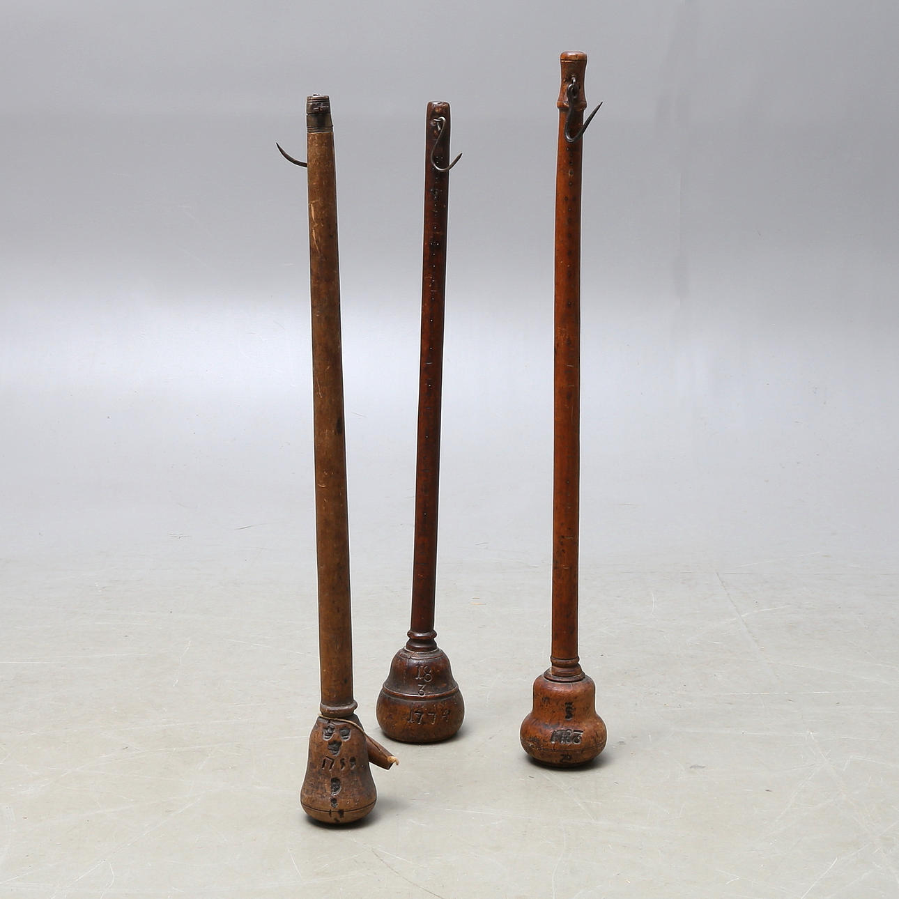 BESMAN, 3 st, trä, 1700-tal.