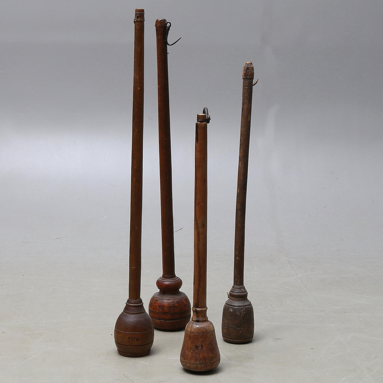 BESMAN, 4 st, trä, 1700- och 1800-tal.