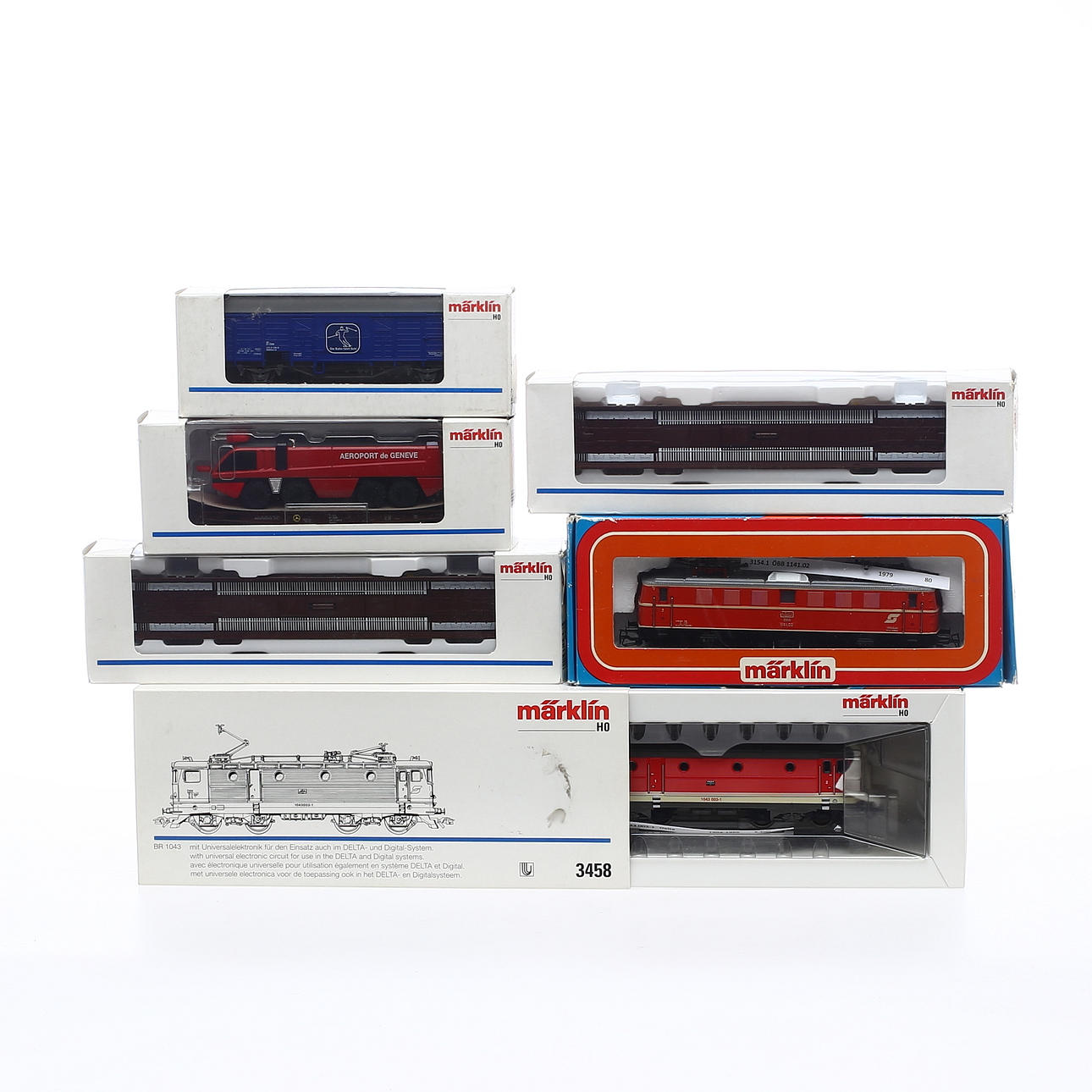 MÄRKLIN Österrike två lok 3154.1 och 3458.1 Delta samt 4 vagnar. Originalkartonger.