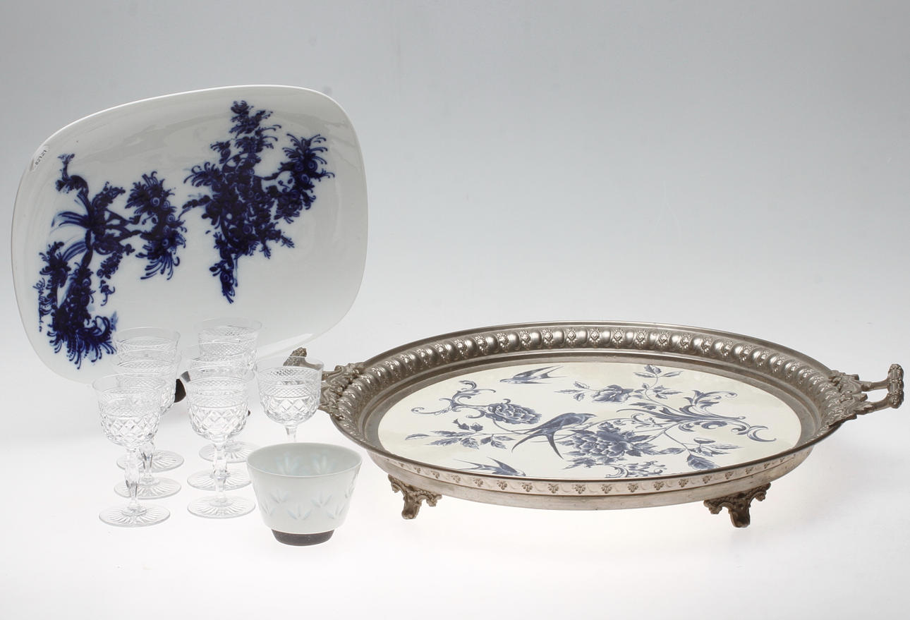 FAT, Björn Wiinblad, Rosenthal samt SKÅL, Friedl Holzer-Kjellberg, Arabia, GLAS, 7 st, troligtvis Sverige på BRICKA, Rörstrand.