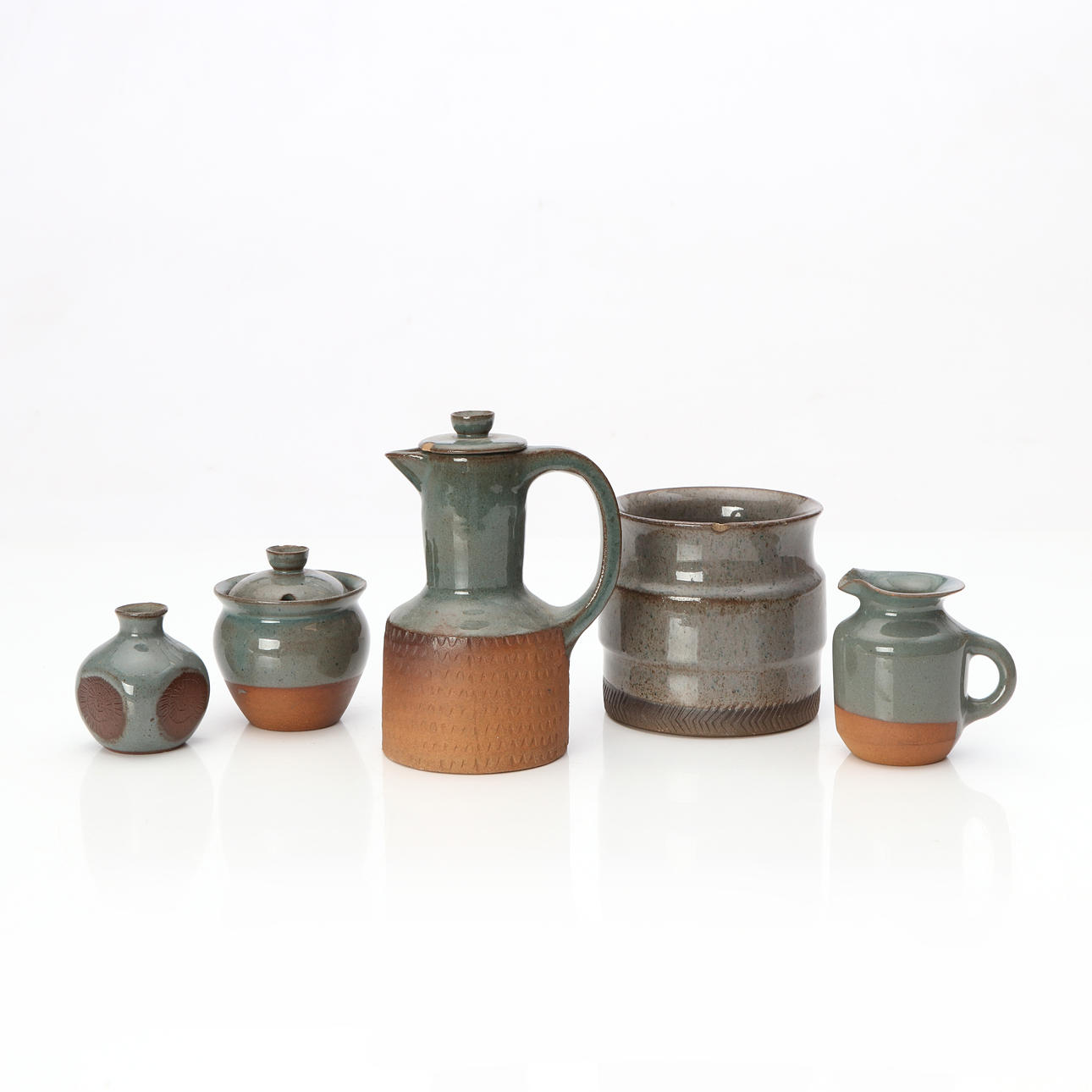 SIGNE PERSSON-MELIN. CERAMICS, FIVE PIECES. Marked underneath.