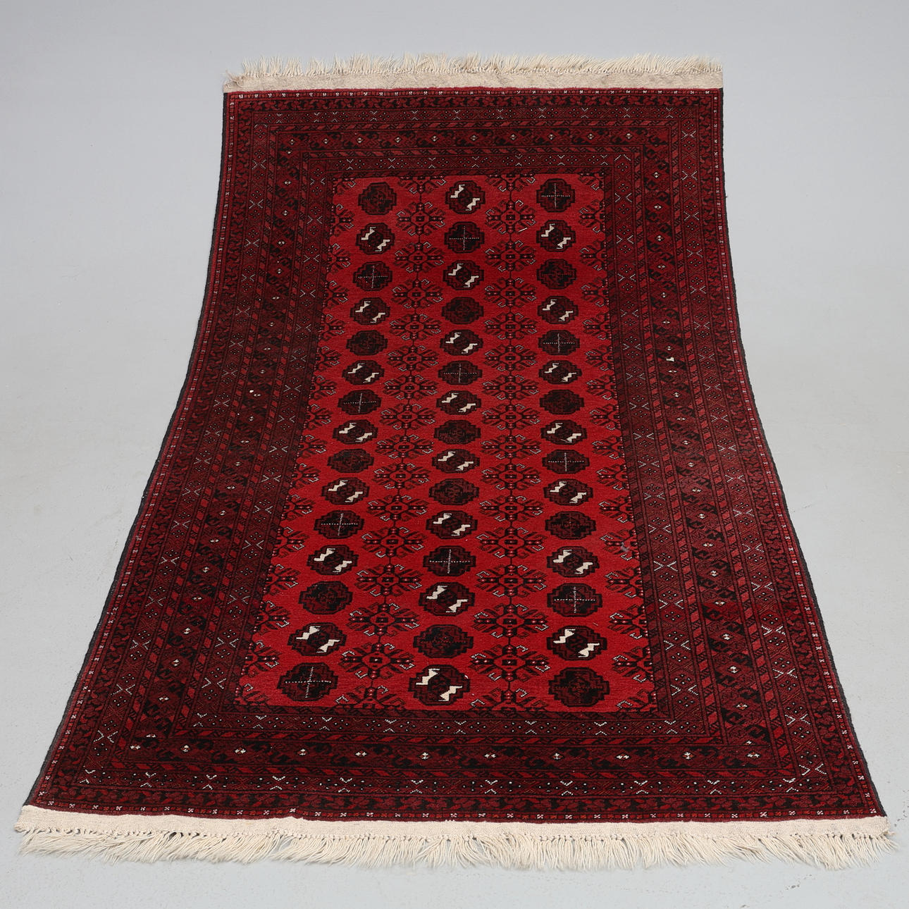 MATTA. Afgan, ca 260 x 150cm.