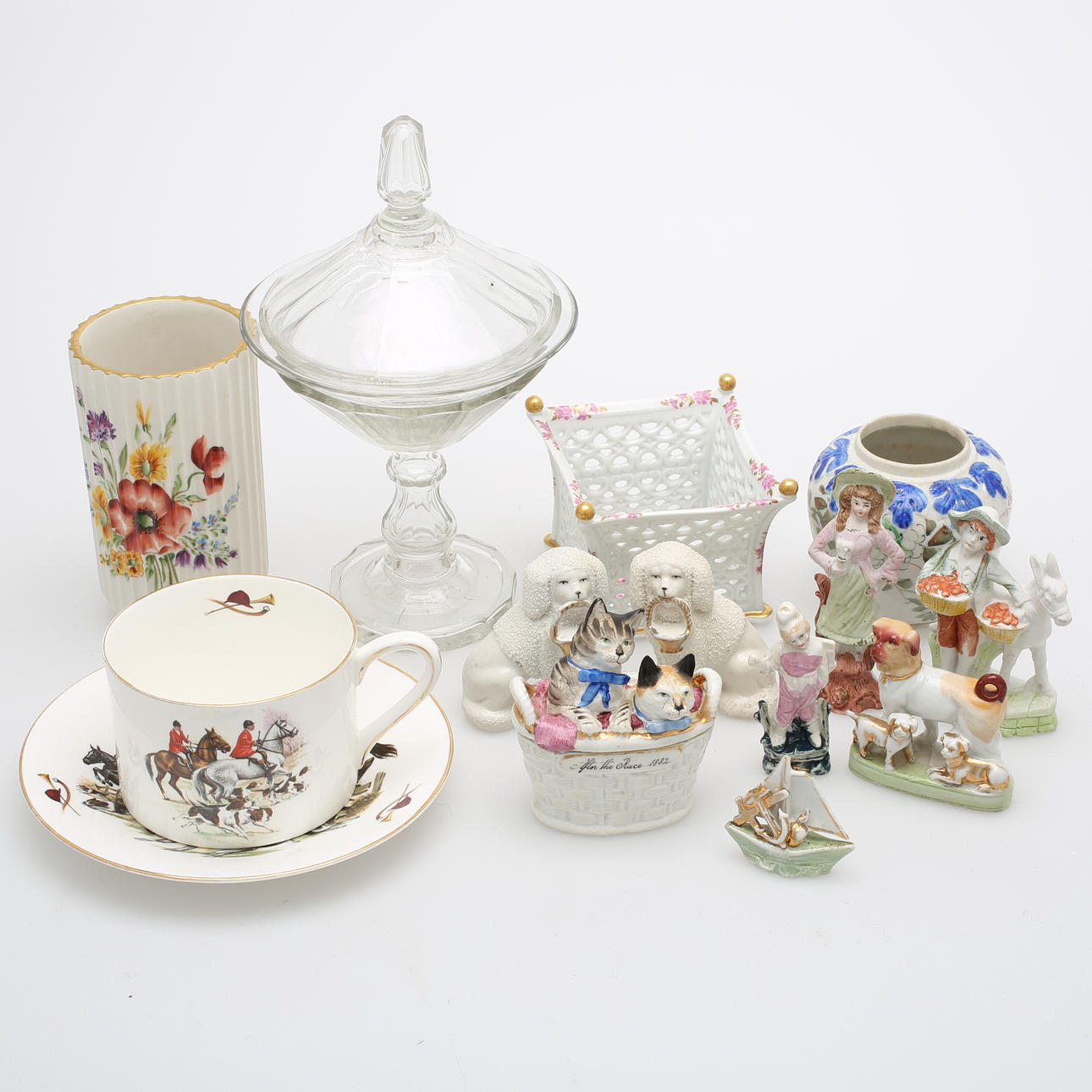 FIGURINER m m, 13 delar, porslin, samt LOCKSKÅL, glas.