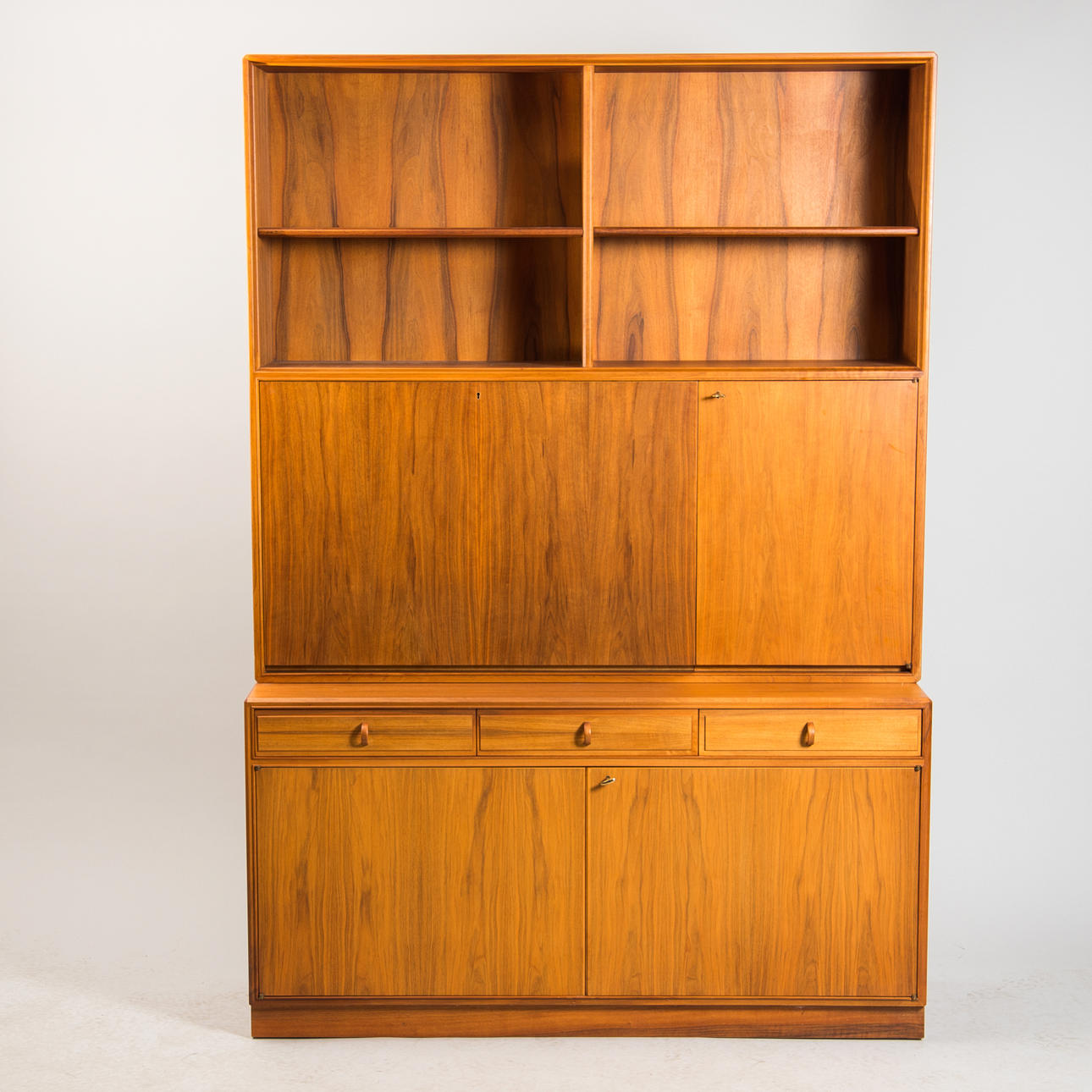 BOKHYLLA, valnöt, Bertil Fridhagen, Bodafors, 1964.